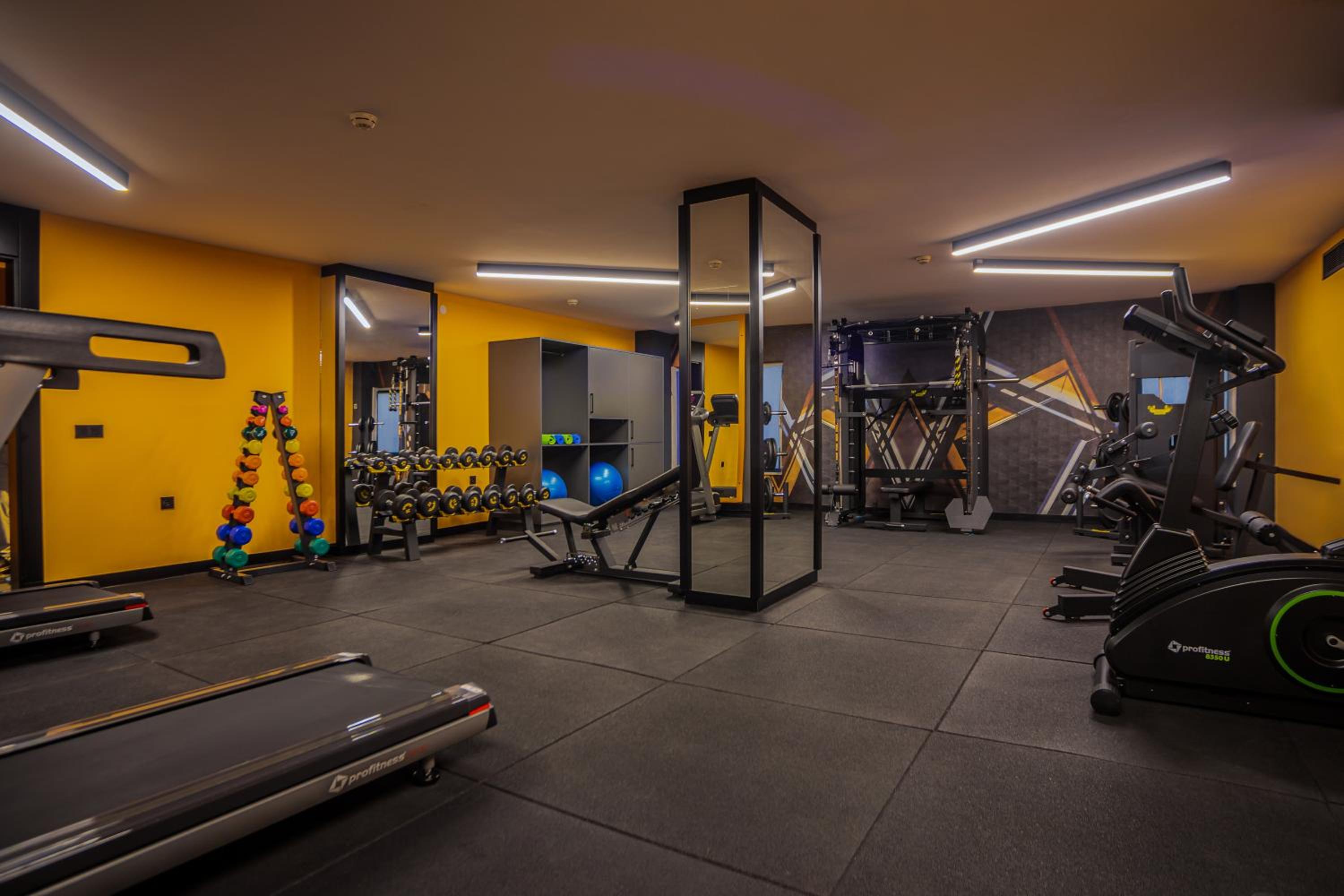 Best Western Plus Khan Hotel - Image 25