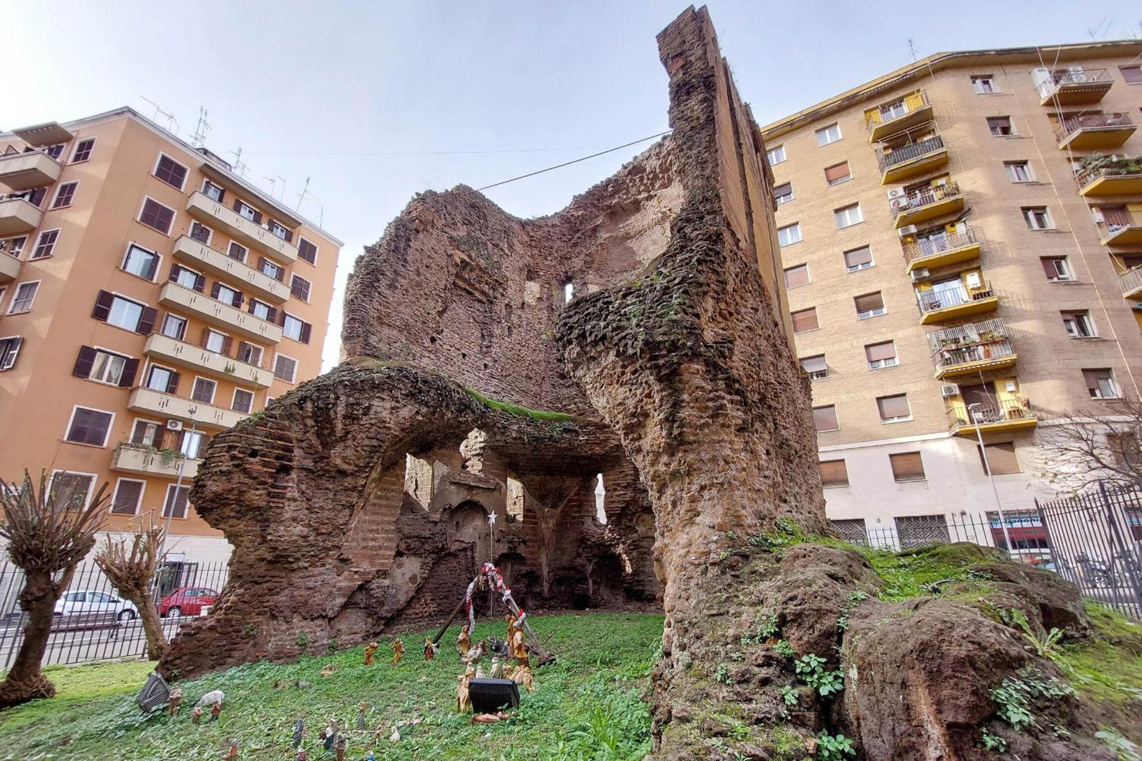 Homs Apartment In Rome by Halldis