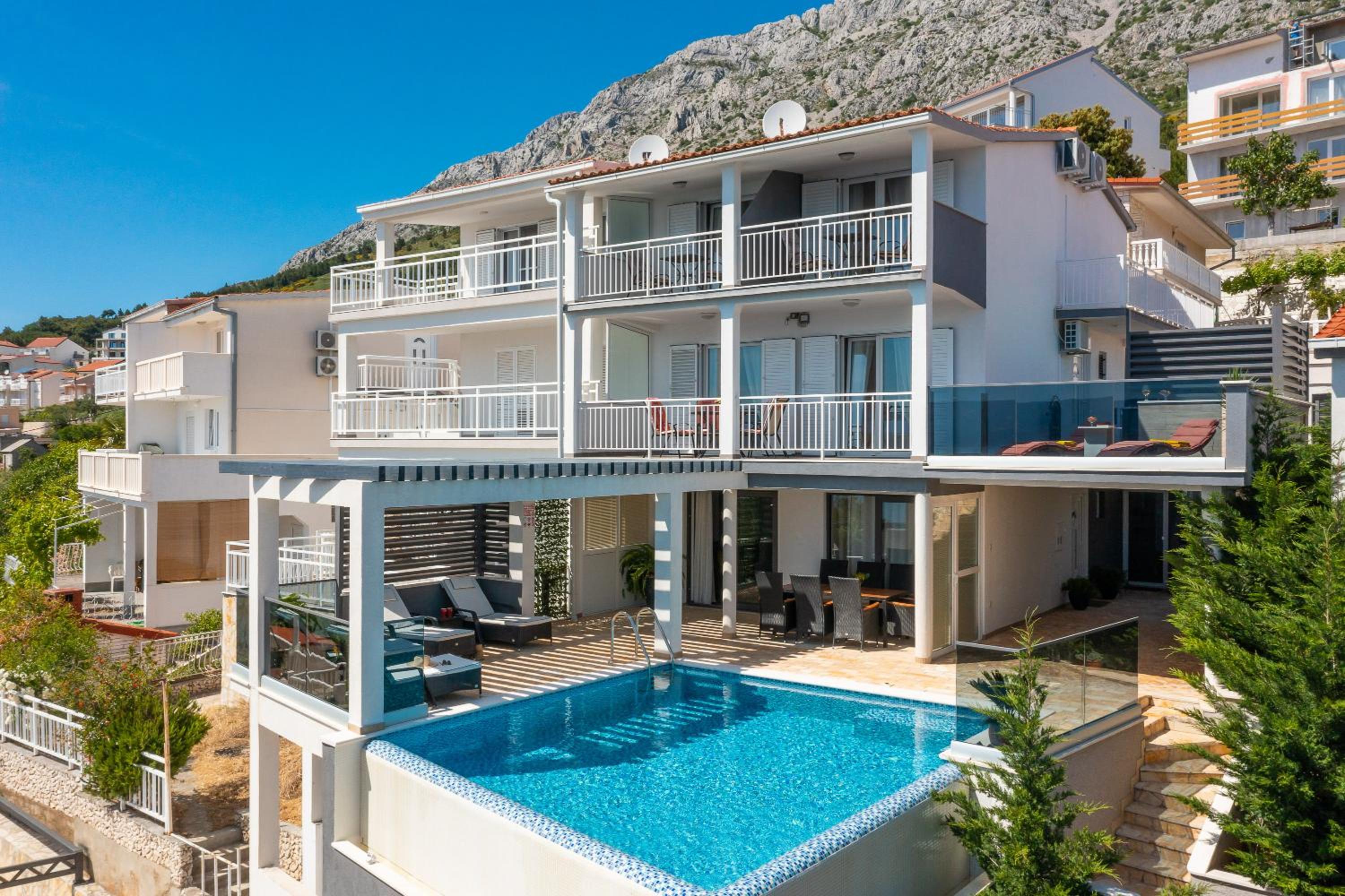 Luxury Seafront Villa with Heated Pool, Jacuzzi, Sea View, 150 m from Beach view 4
