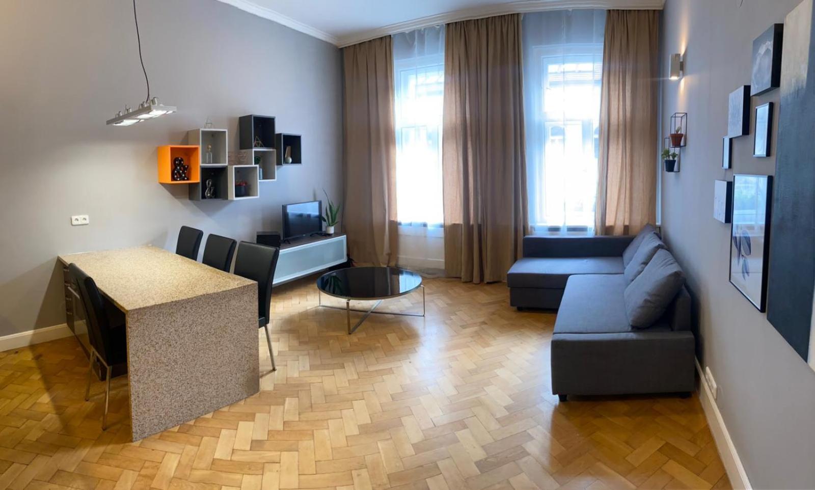 Holec Apartments