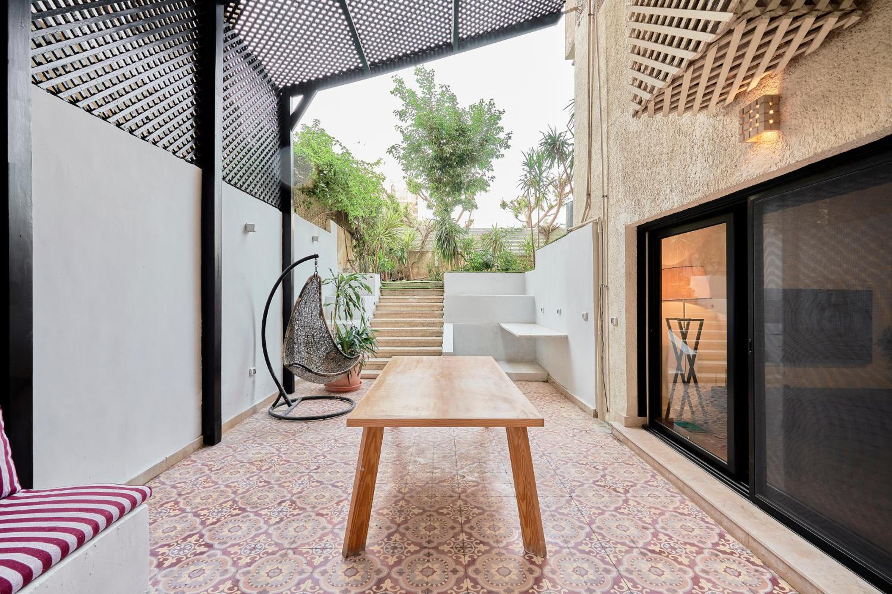 Designer Baron Palace 4BR Garden Duplex