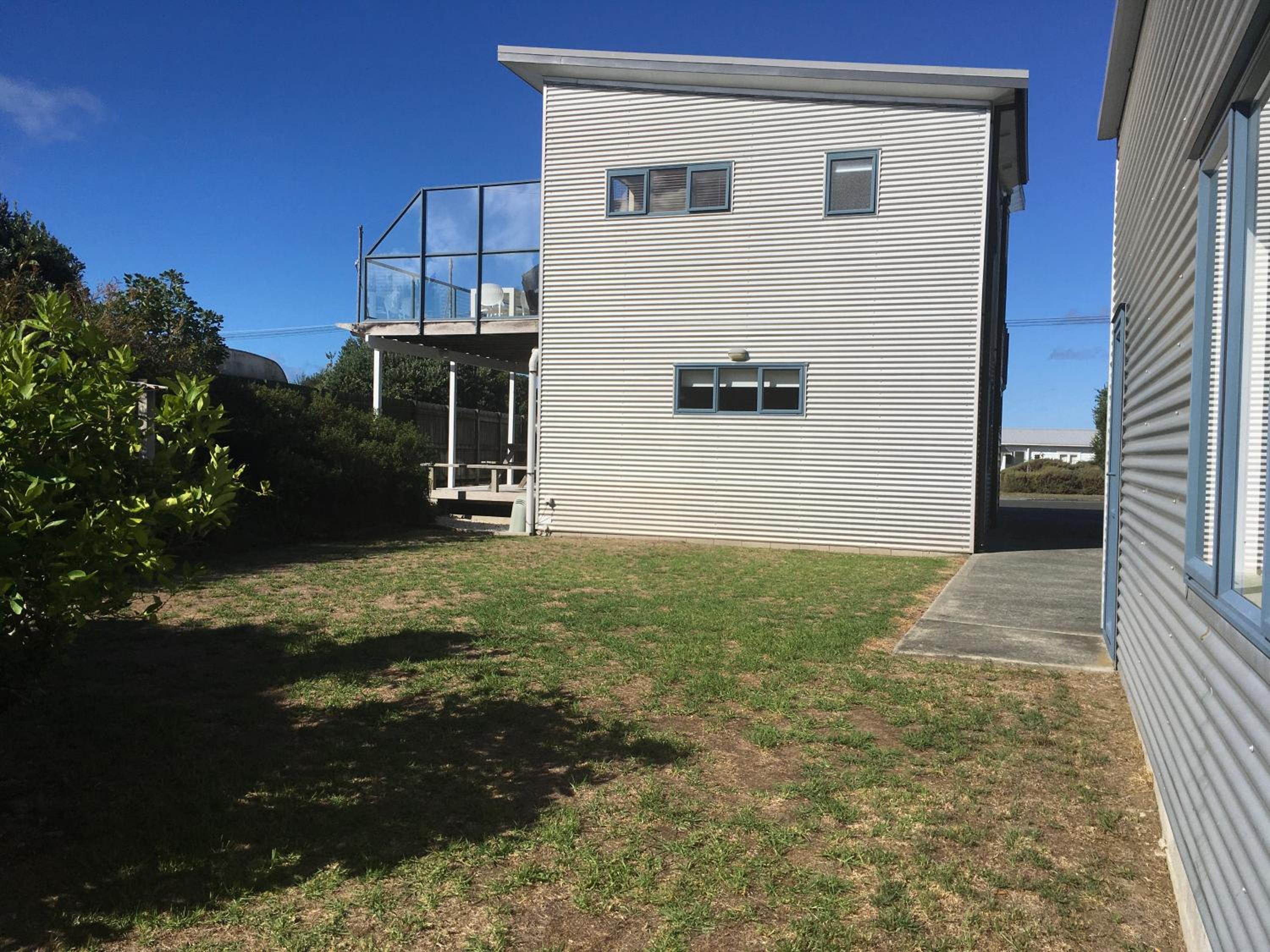 Oceans 8 - Mangawhai Heads Holiday Home view 2