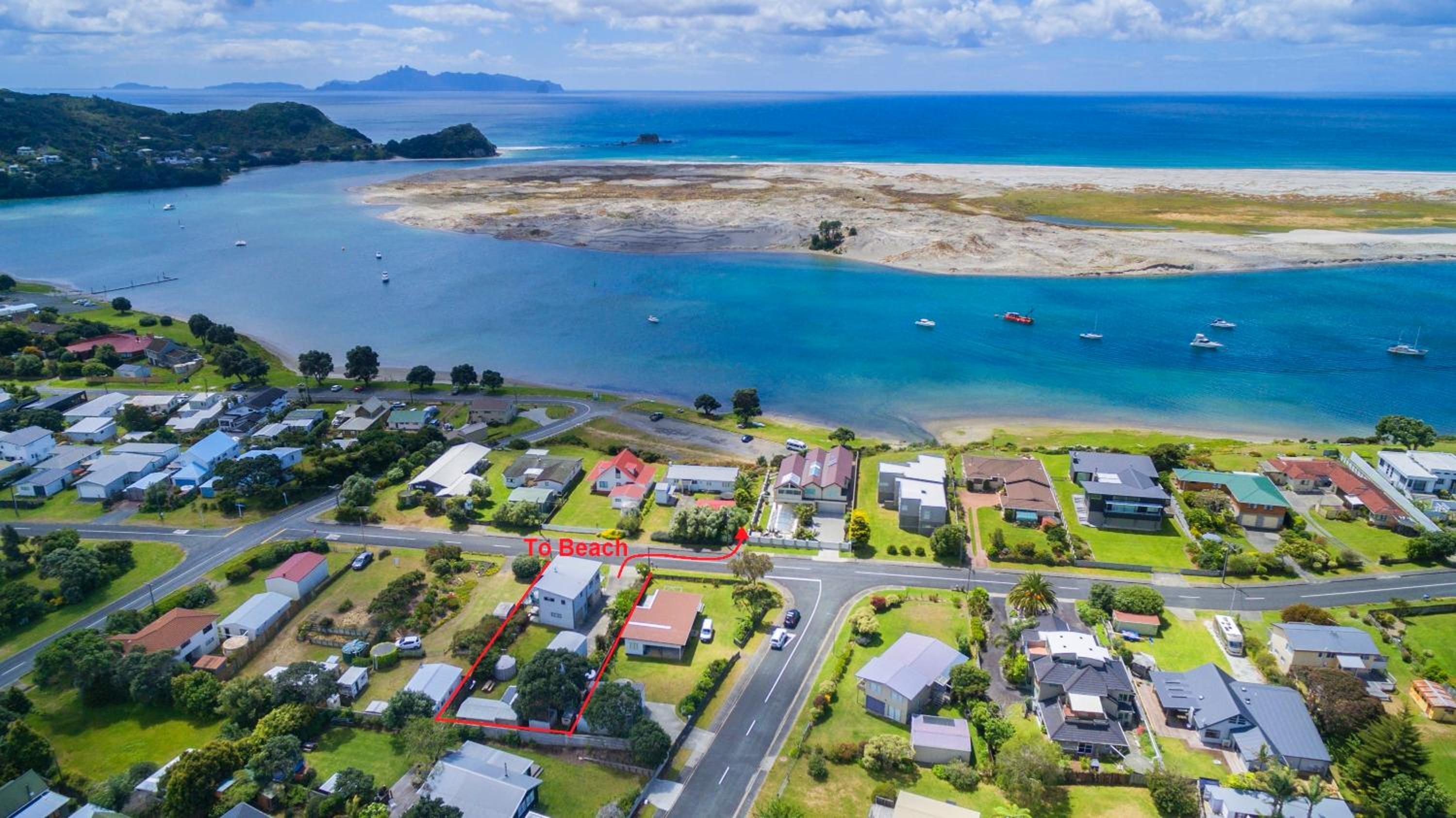 Oceans 8 - Mangawhai Heads Holiday Home view 3