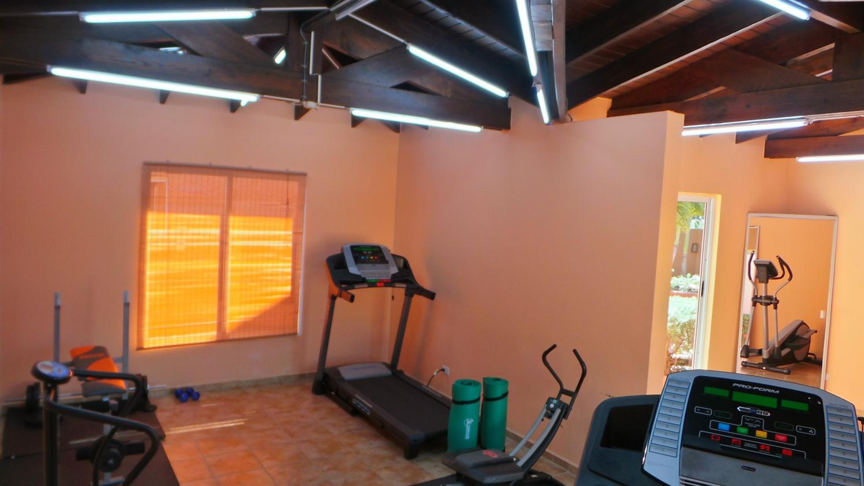 Family-Flexication-Friendly Villa, few steps from Eagle Beach