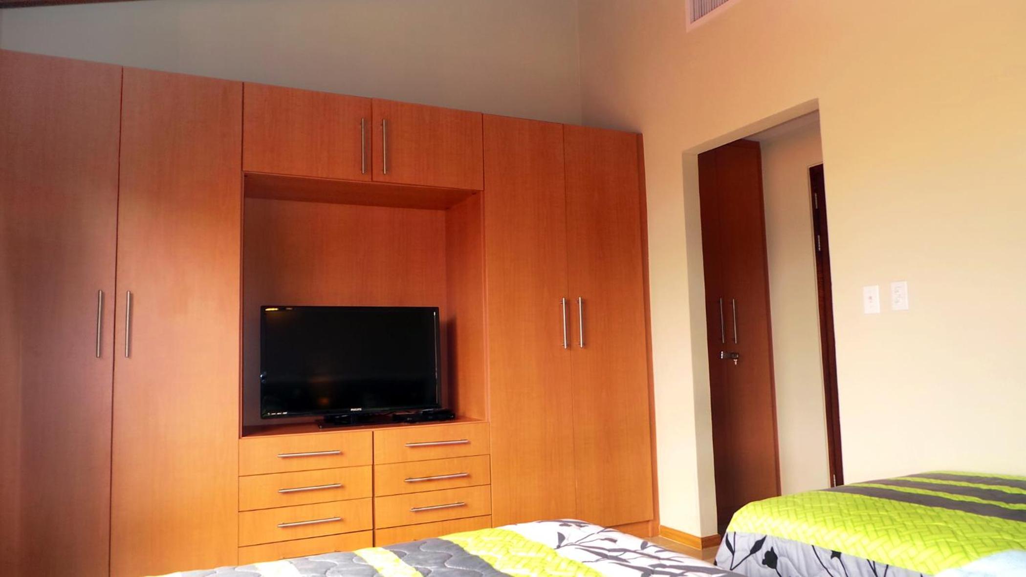 Family-Flexication-Friendly Villa, few steps from Eagle Beach