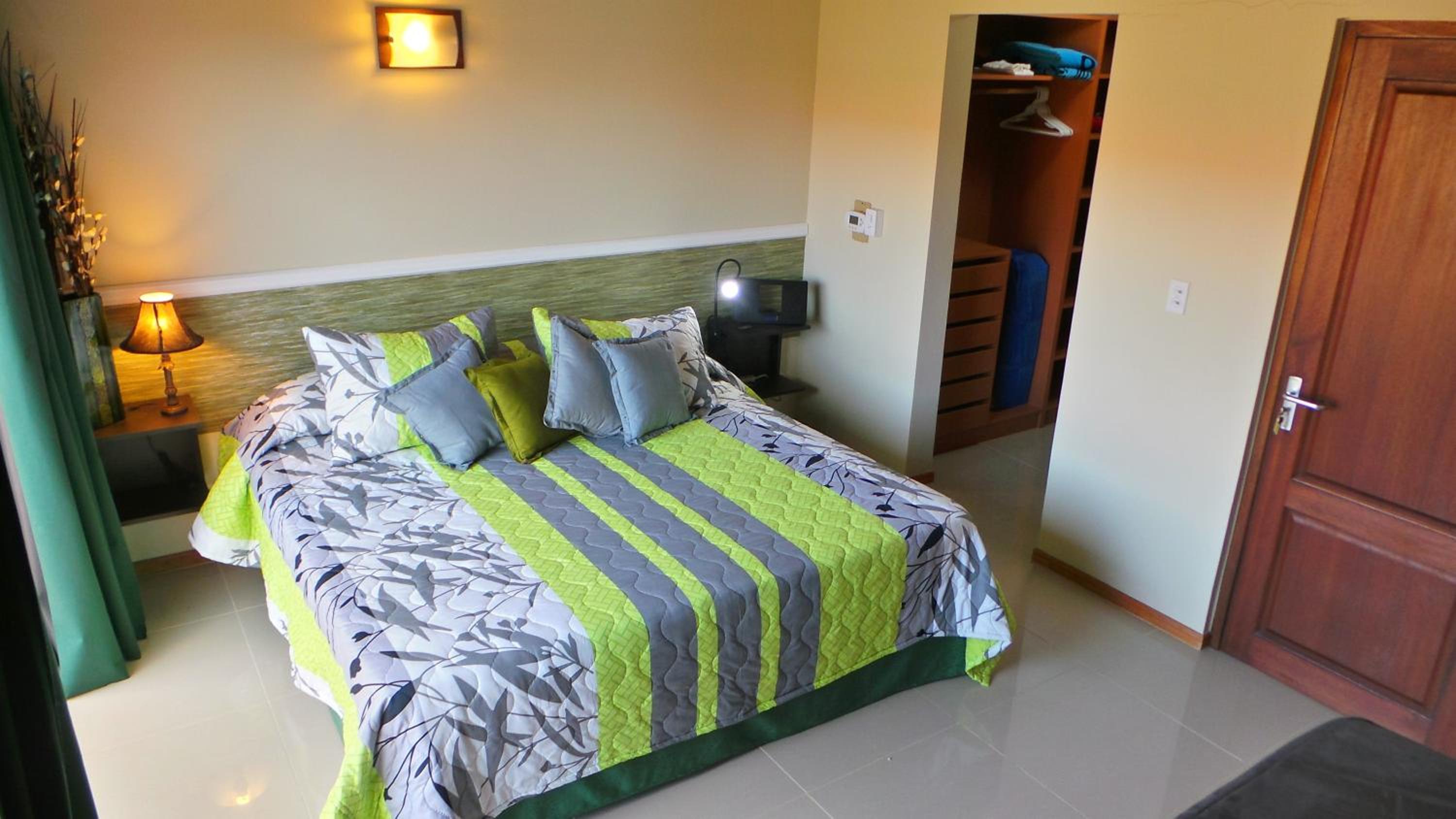 Family-Flexication-Friendly Villa, few steps from Eagle Beach