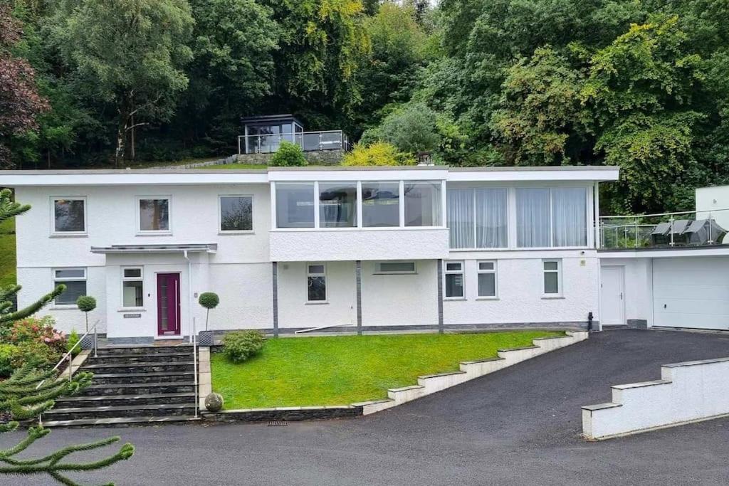 BRANTLEA Detached 4 Bed Home, Hot Tub, Lake View, Parking, Pet Friendly view 3