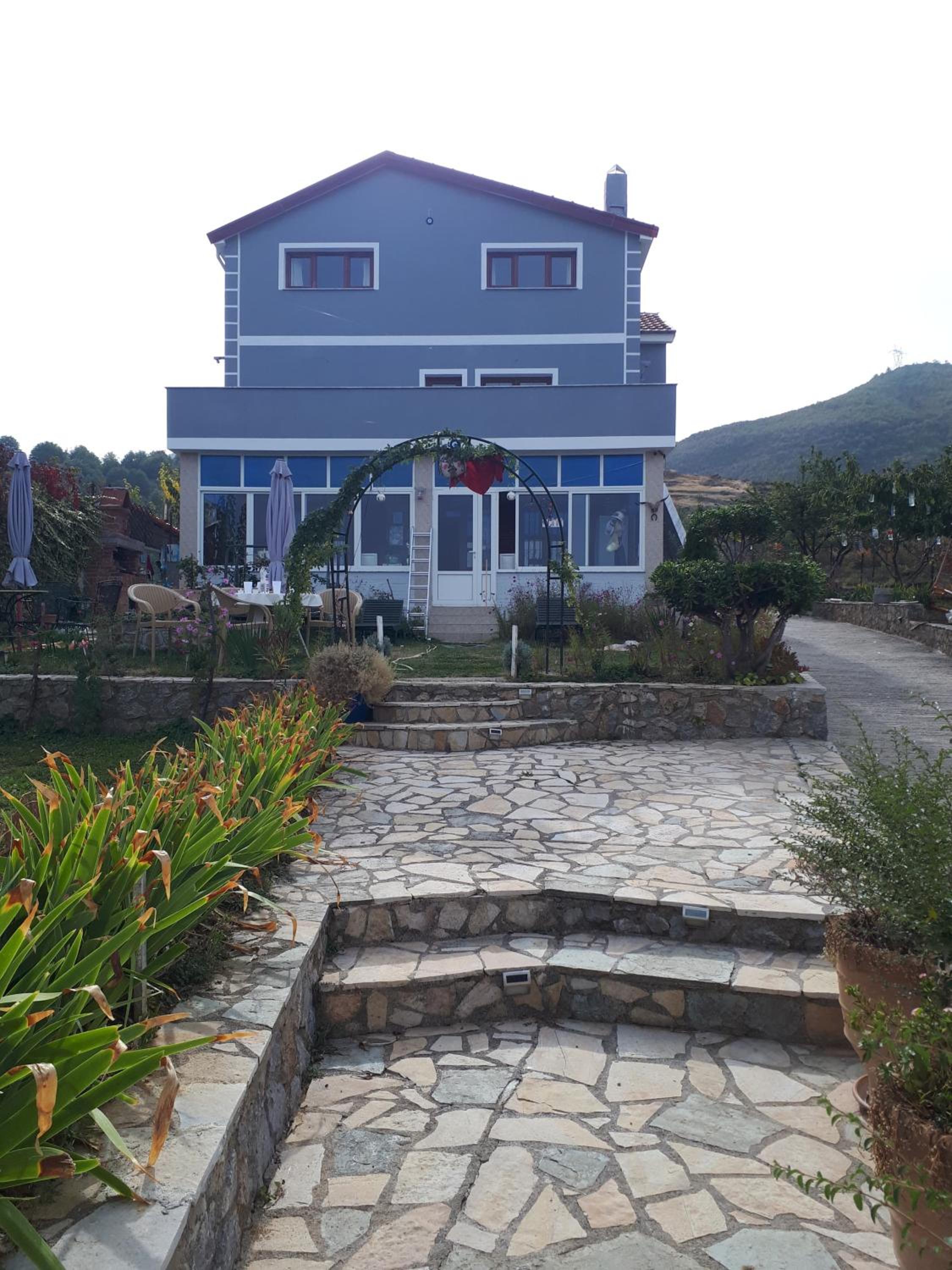 Vila Topalli