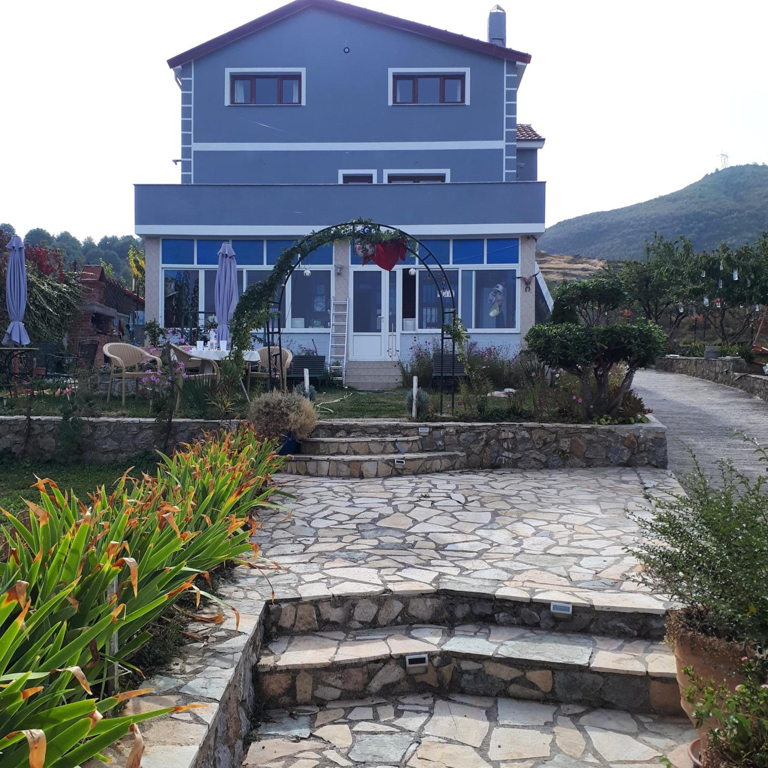 Vila Topalli