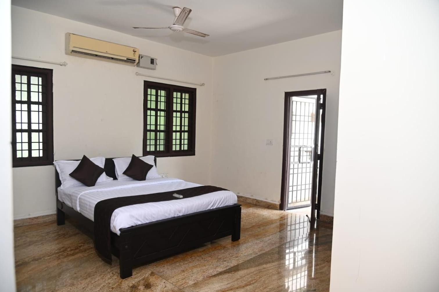 Royal Experiences Pearl House 6 Bed Room Villa with Private Pool, Panayur view 2
