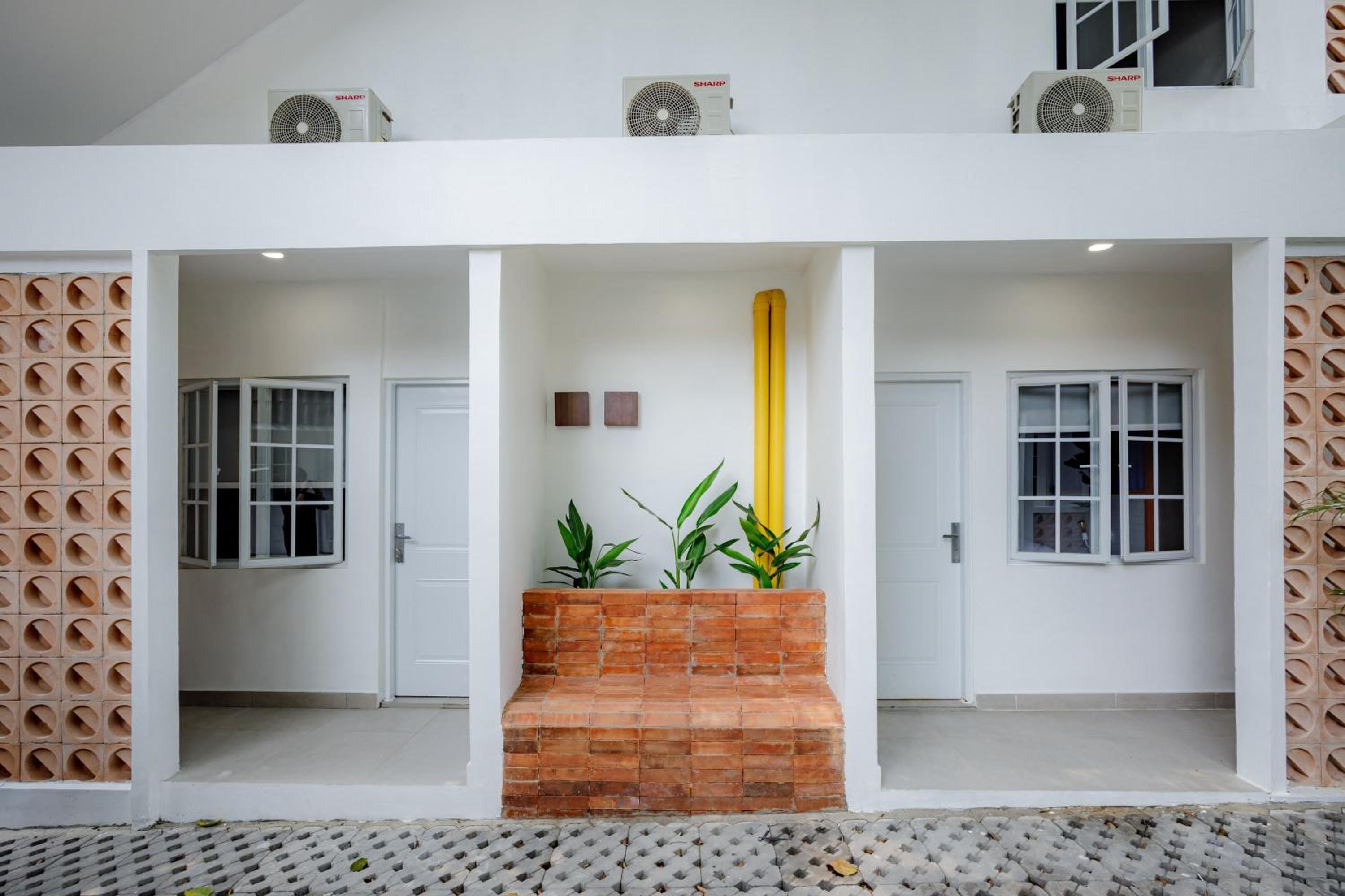 RedDoorz Plus at Jalan Gatot Subroto Jakarta