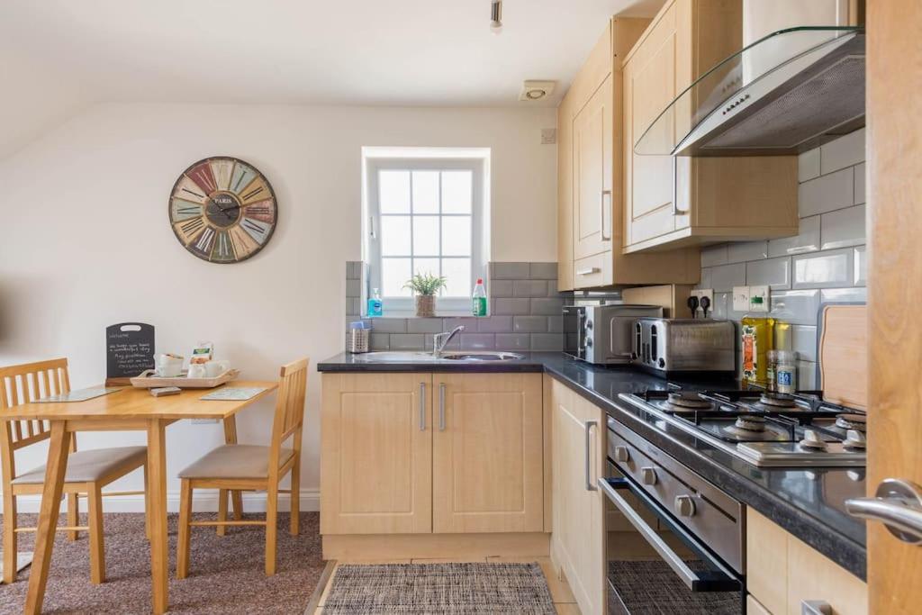 Seafront flat- Private parking- Close to town view 4