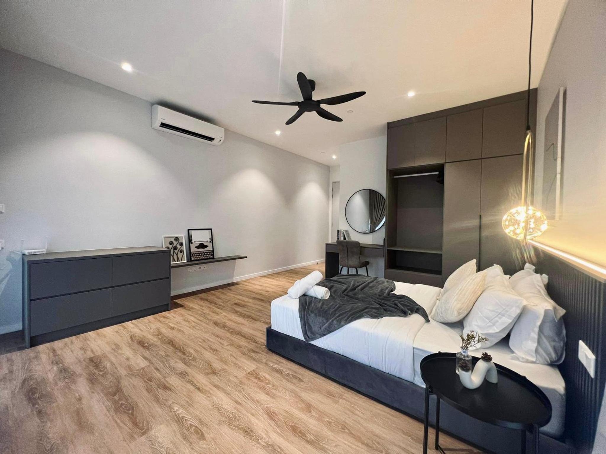 Quill Residence Luxury Designer Apartment 7Pax by Hausome