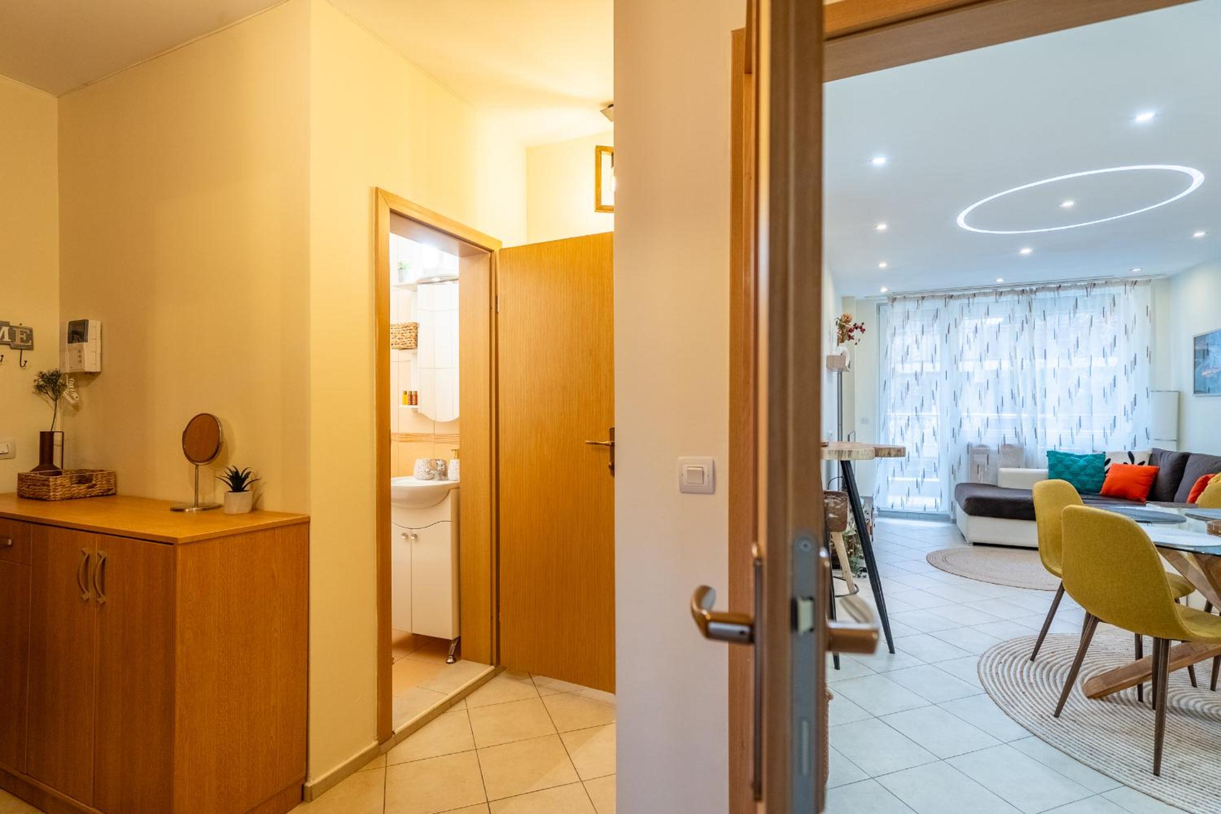 Premium comfy 2BDR Apt - Free Parking - Fast Wi-Fi