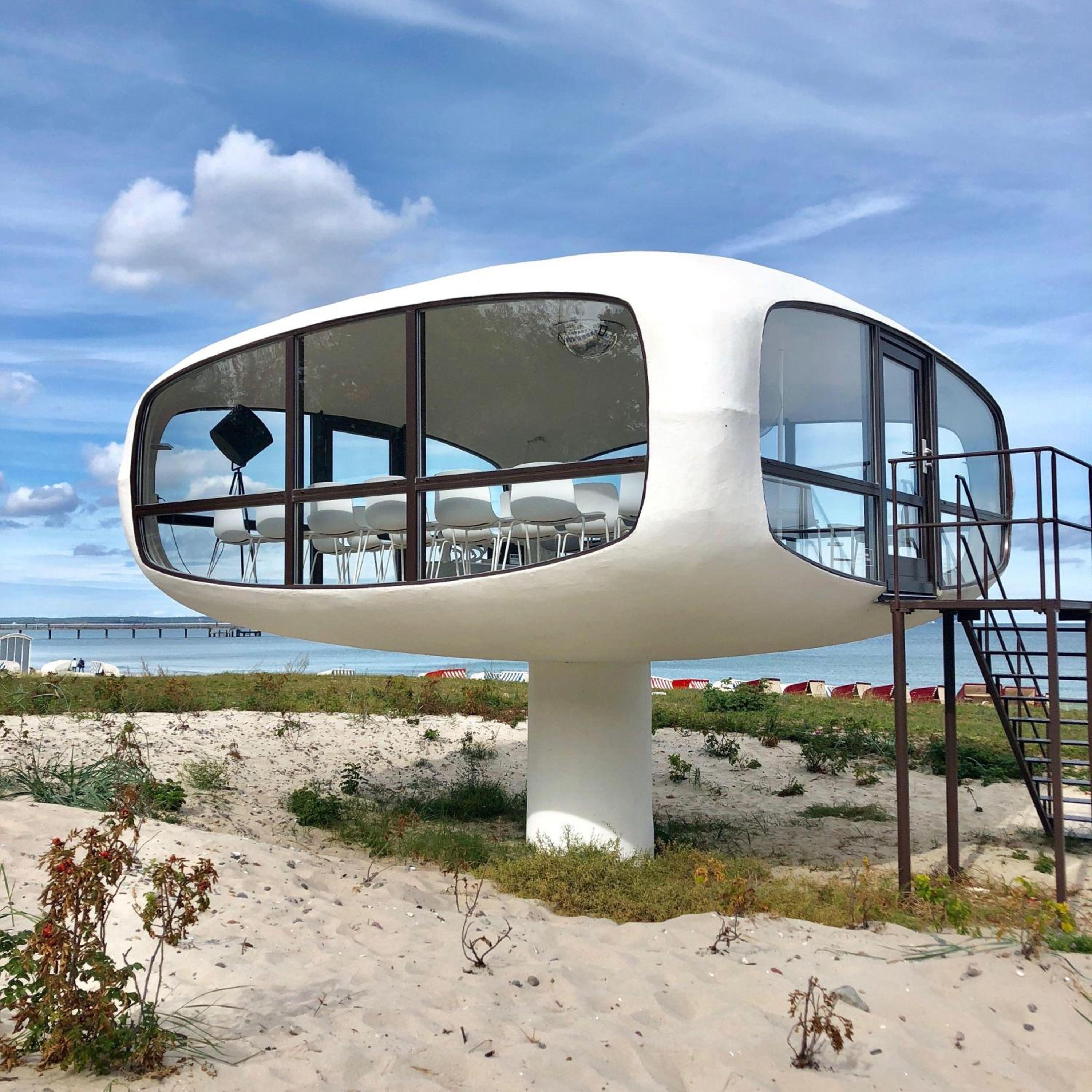 Moderne-Ferienwohnung-fuer-4-Personen-mit-Balkon view 4