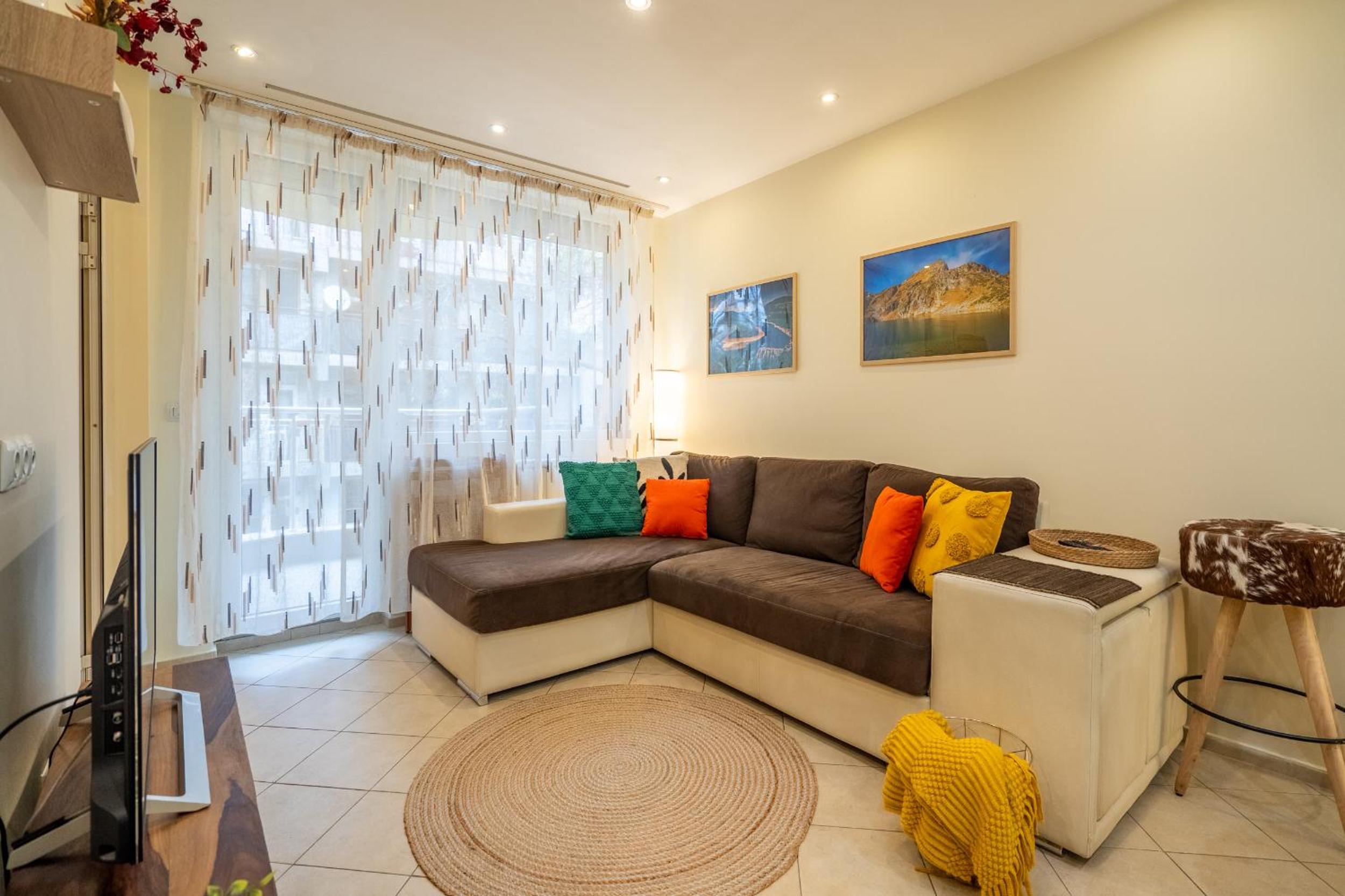 Premium comfy 2BDR Apt - Free Parking - Fast Wi-Fi