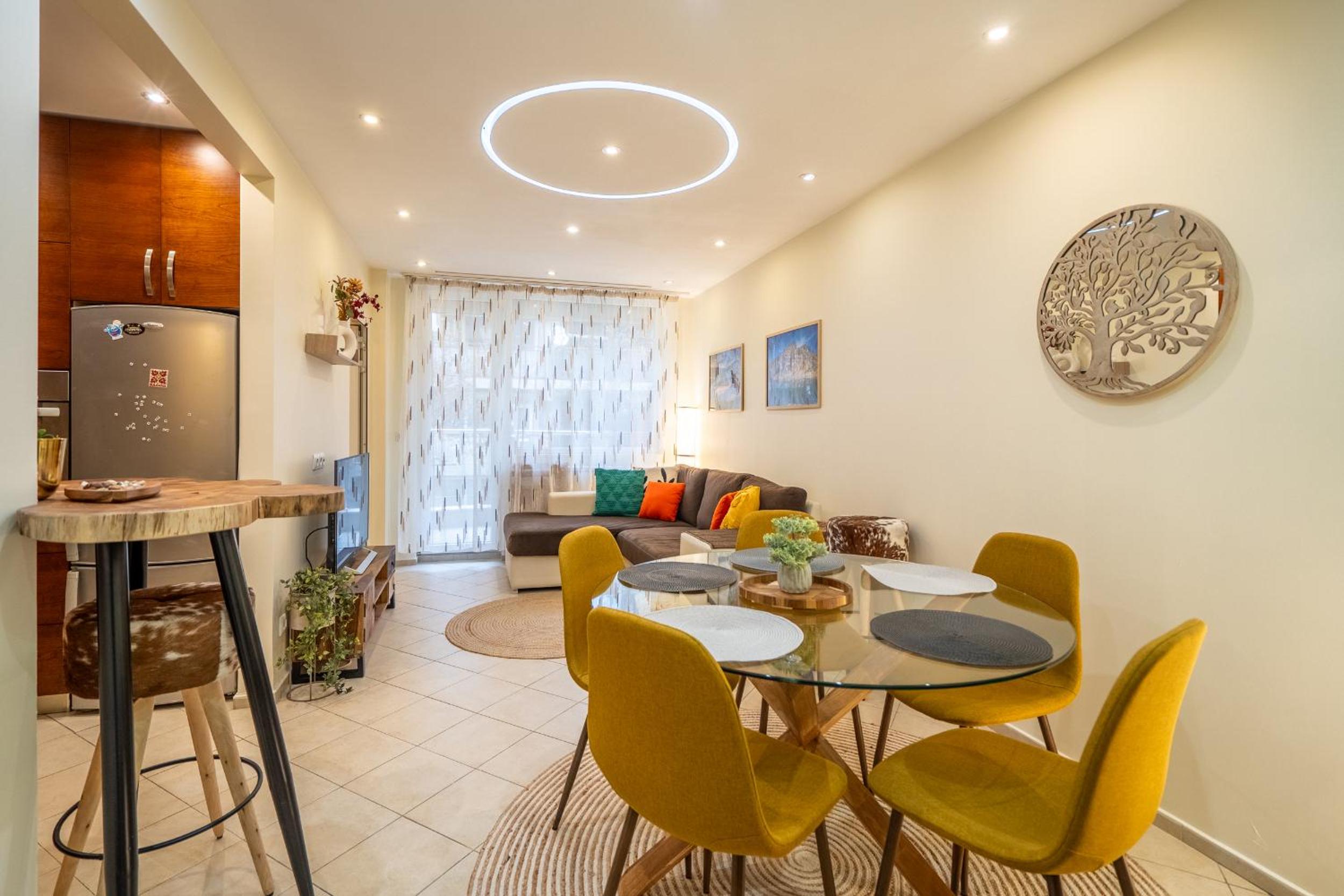 Premium comfy 2BDR Apt - Free Parking - Fast Wi-Fi