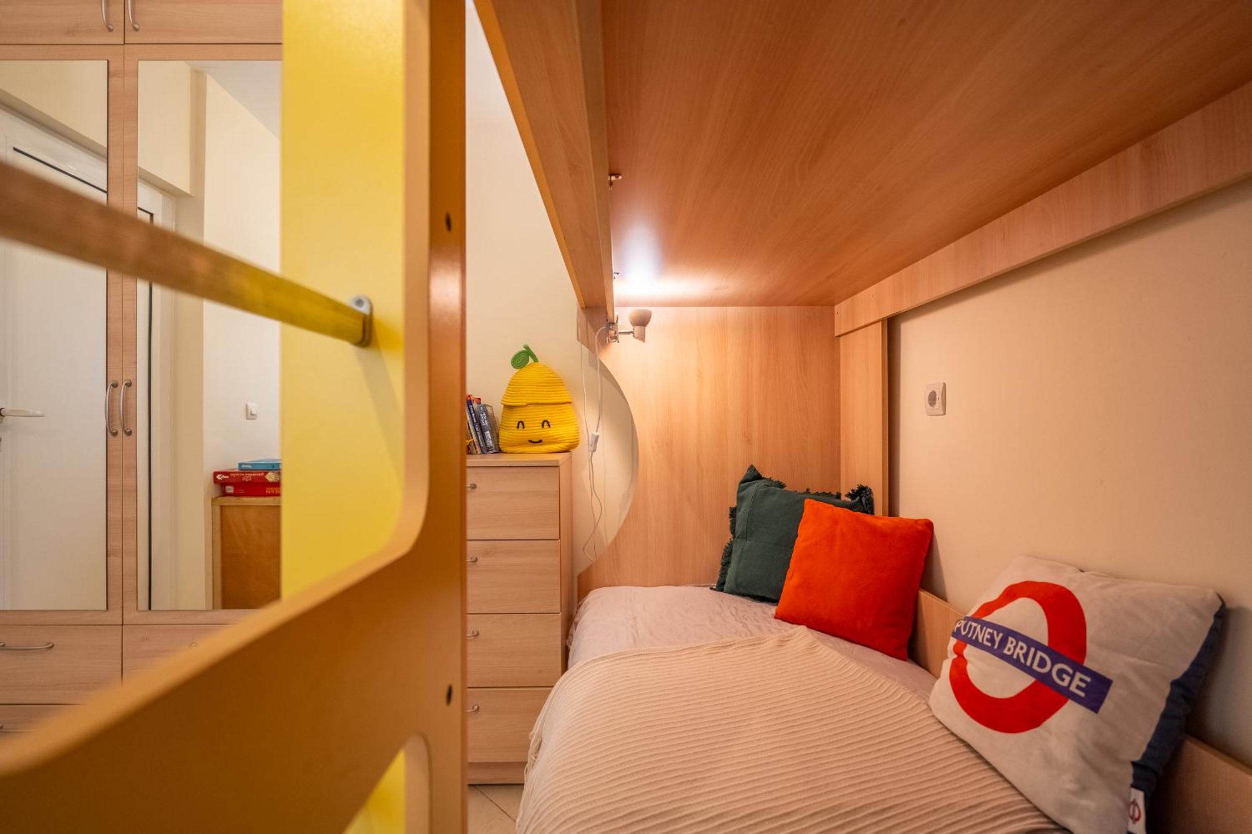 Premium comfy 2BDR Apt - Free Parking - Fast Wi-Fi