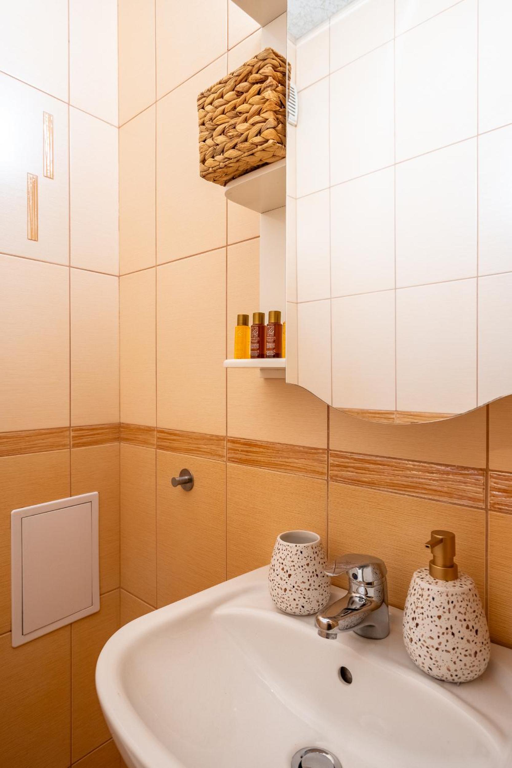 Premium comfy 2BDR Apt - Free Parking - Fast Wi-Fi