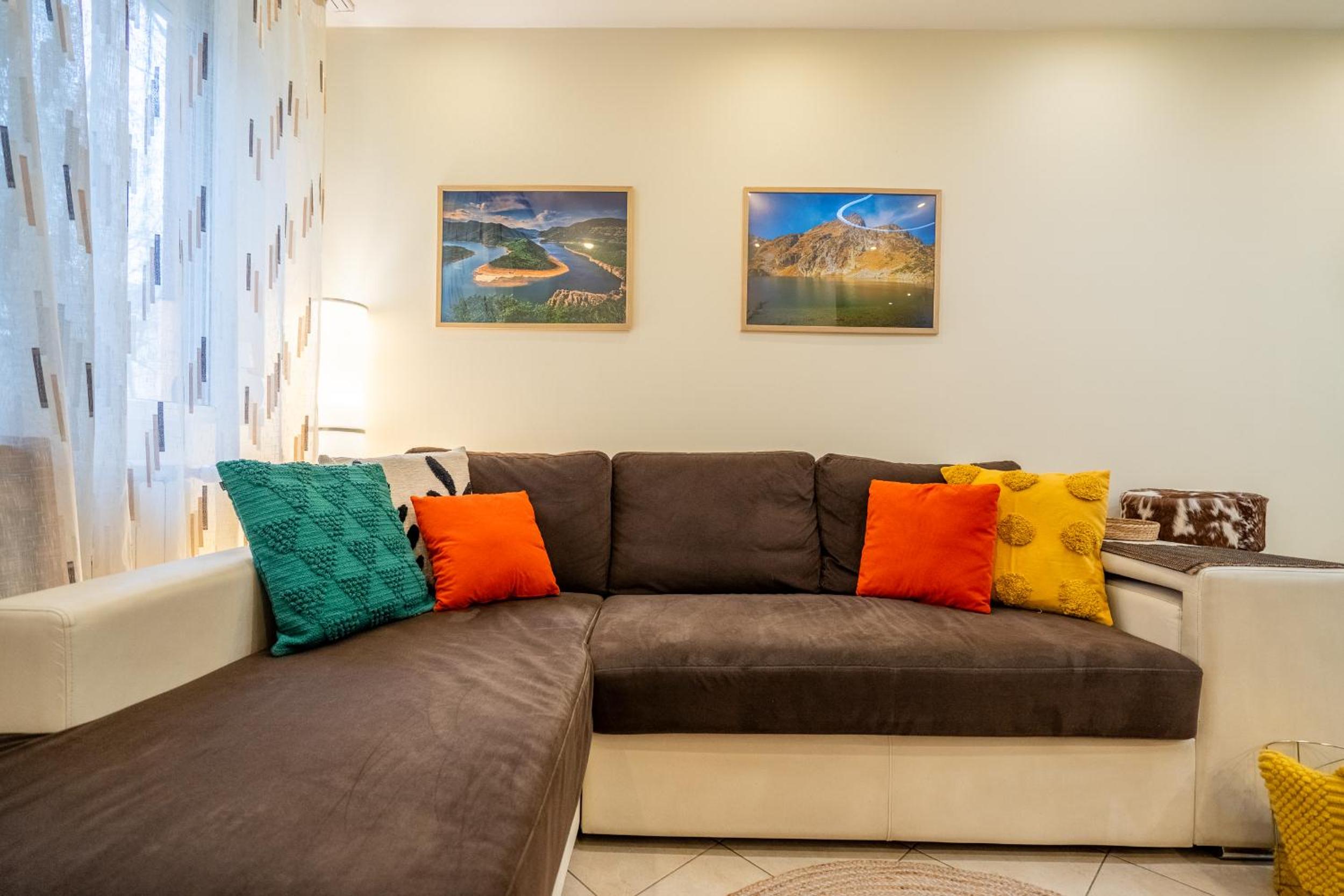 Premium comfy 2BDR Apt - Free Parking - Fast Wi-Fi
