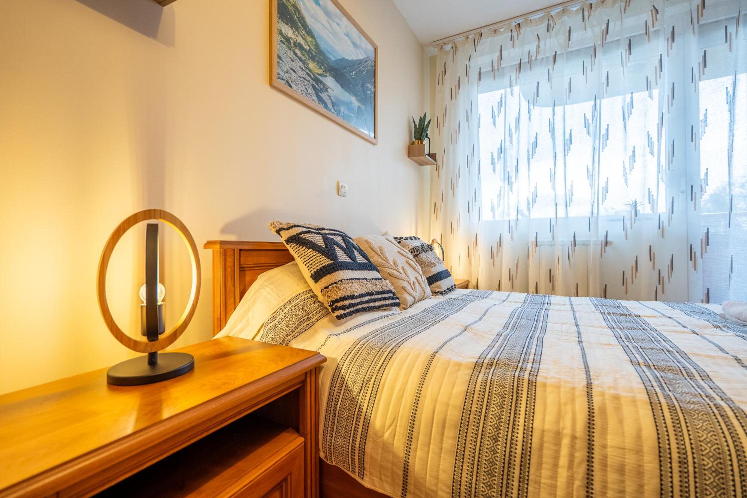 Premium comfy 2BDR Apt - Free Parking - Fast Wi-Fi