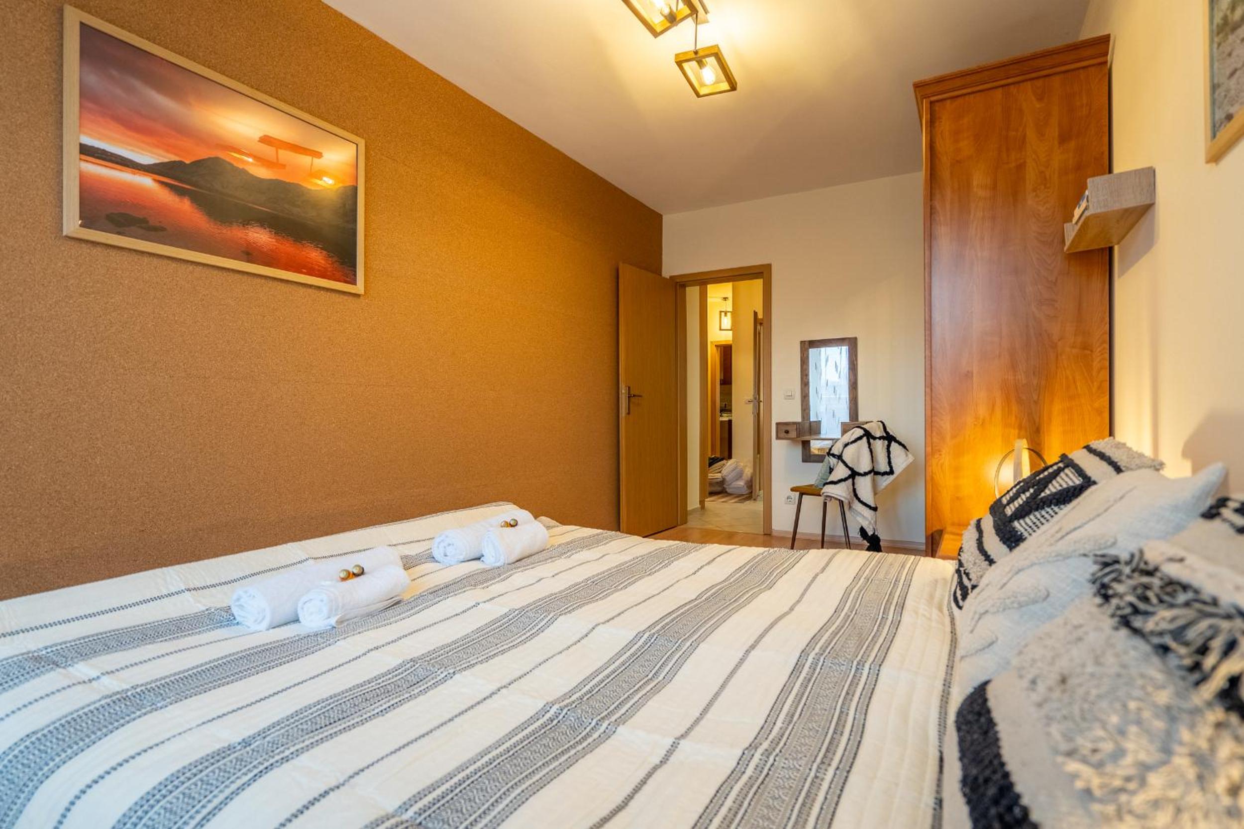 Premium comfy 2BDR Apt - Free Parking - Fast Wi-Fi