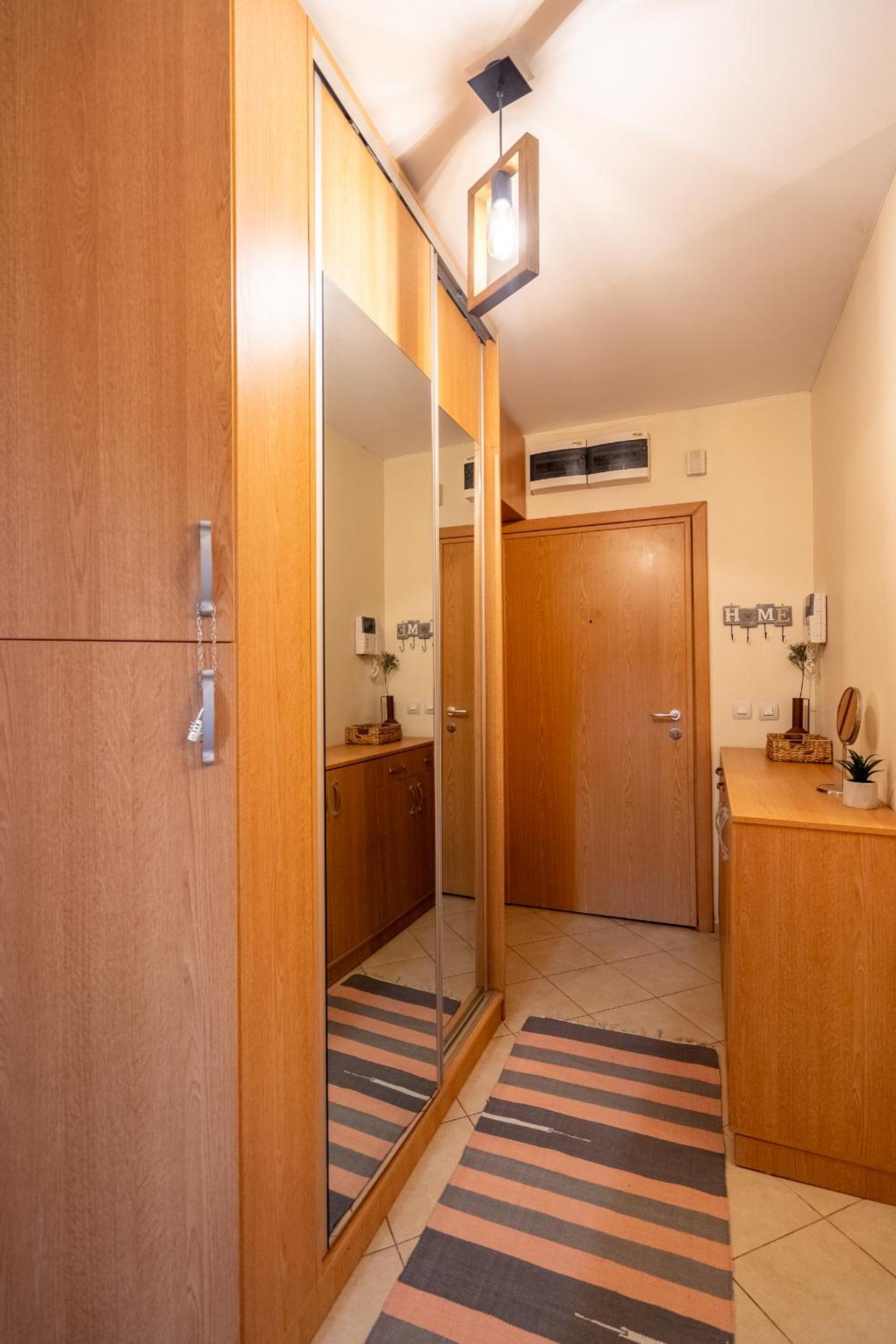 Premium comfy 2BDR Apt - Free Parking - Fast Wi-Fi