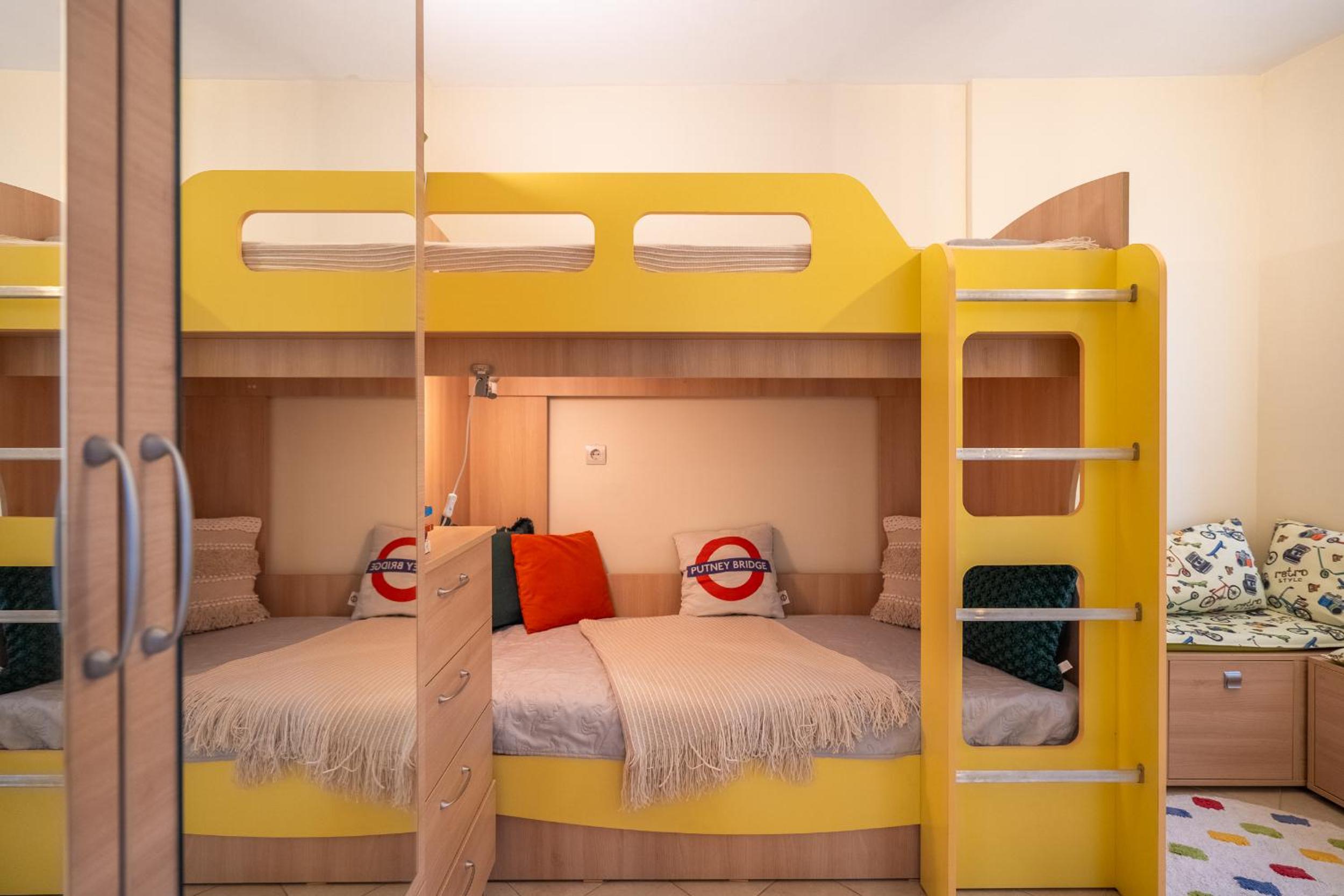 Premium comfy 2BDR Apt - Free Parking - Fast Wi-Fi