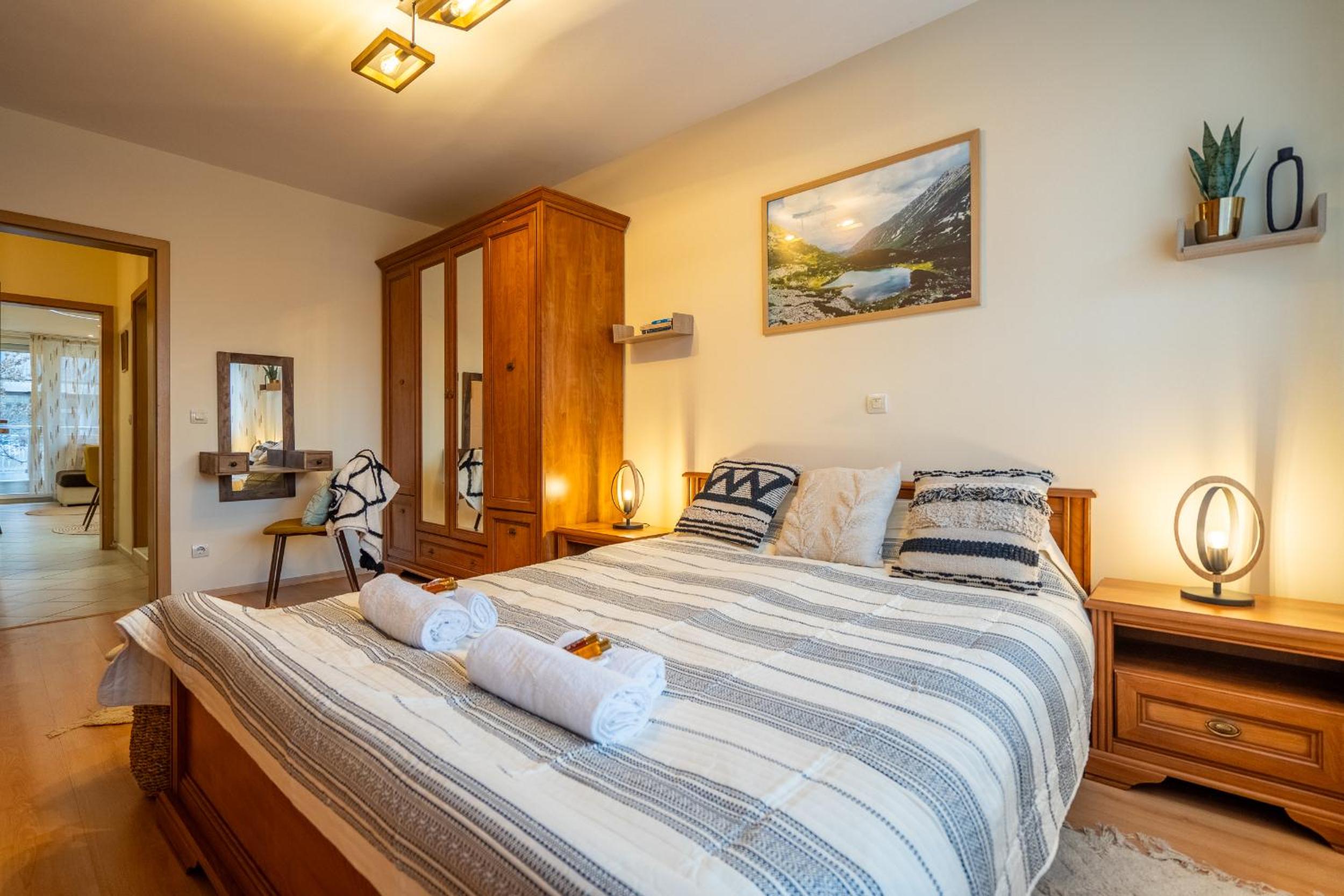 Premium comfy 2BDR Apt - Free Parking - Fast Wi-Fi