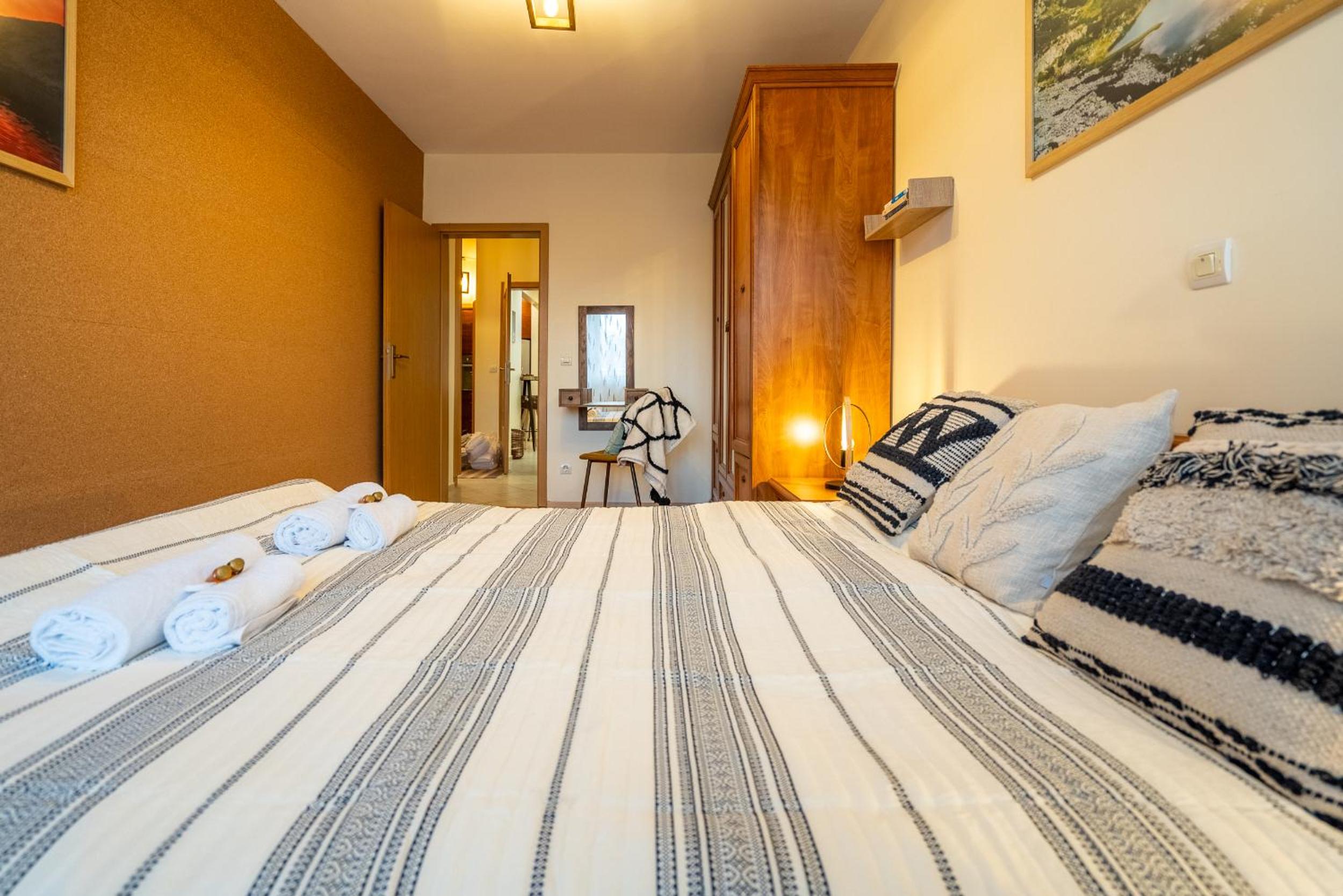 Premium comfy 2BDR Apt - Free Parking - Fast Wi-Fi