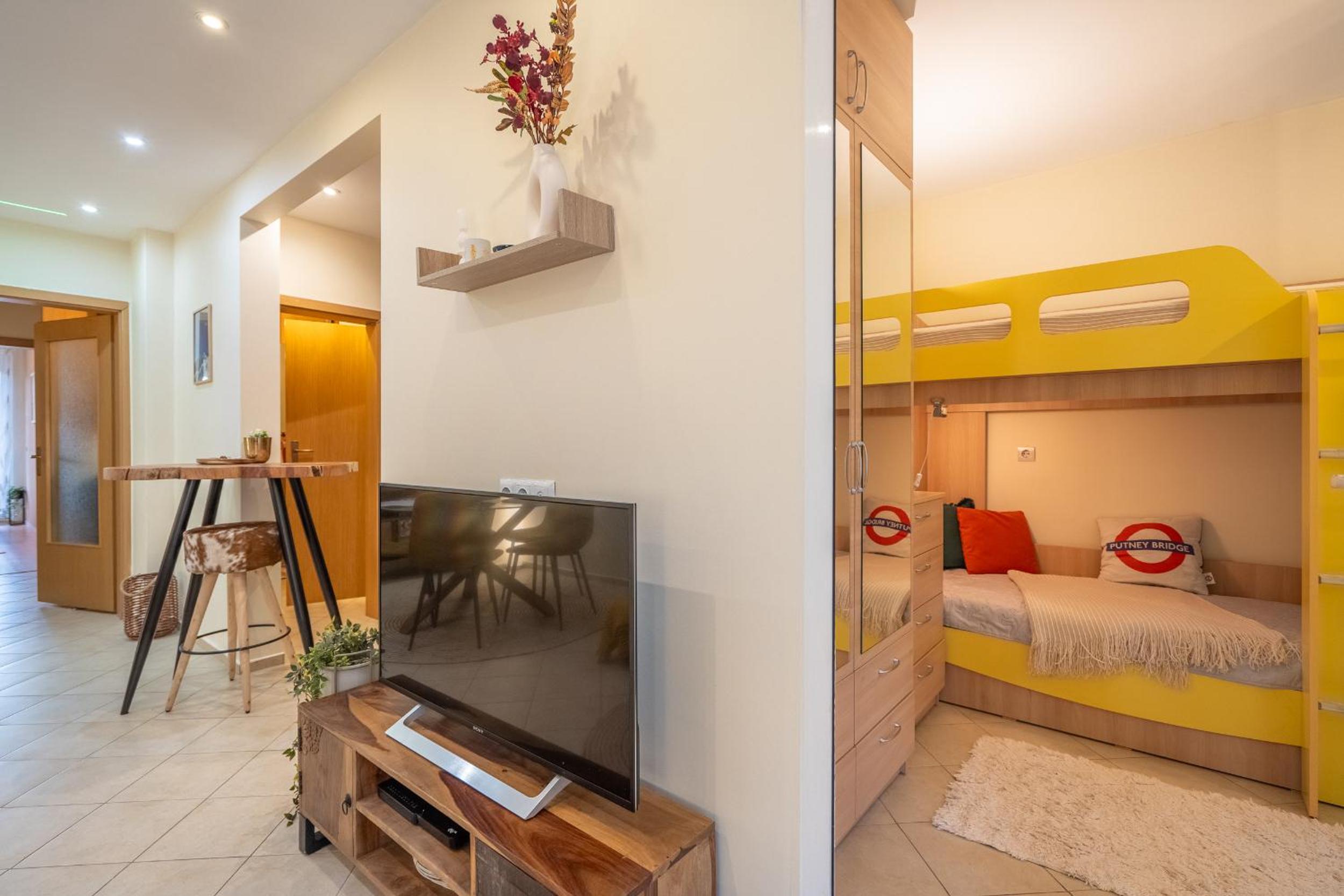 Premium comfy 2BDR Apt - Free Parking - Fast Wi-Fi