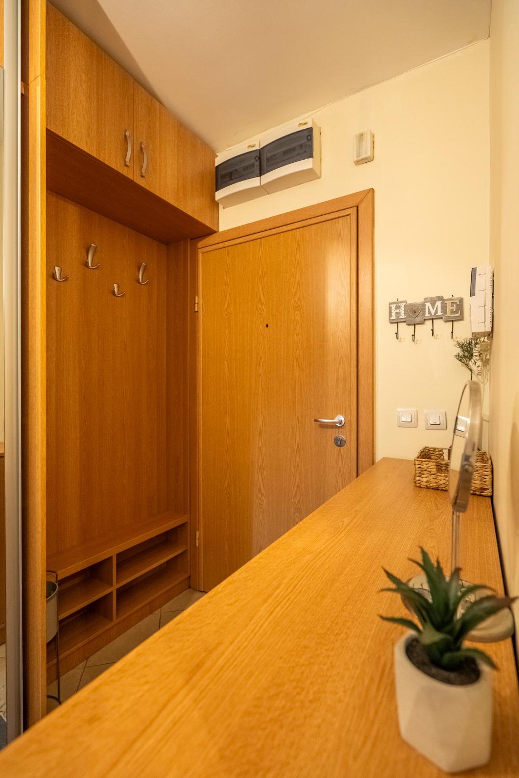 Premium comfy 2BDR Apt - Free Parking - Fast Wi-Fi
