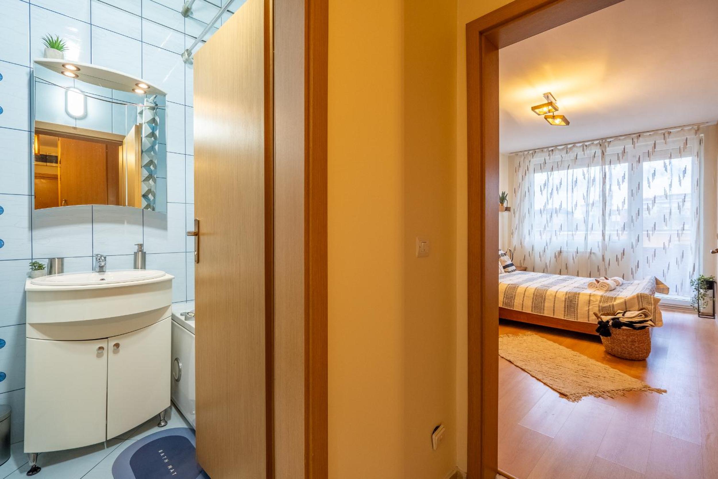 Premium comfy 2BDR Apt - Free Parking - Fast Wi-Fi