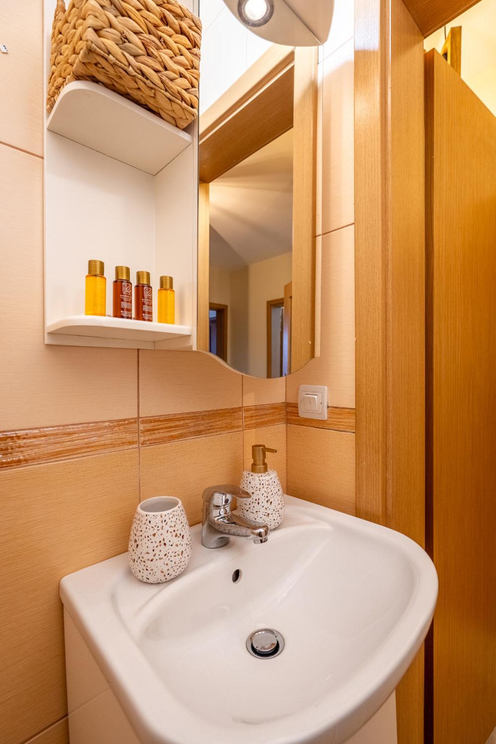 Premium comfy 2BDR Apt - Free Parking - Fast Wi-Fi