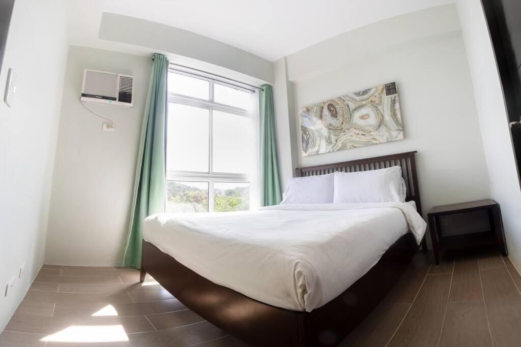 Cozy 1 BR apartment in Newcoast view 4
