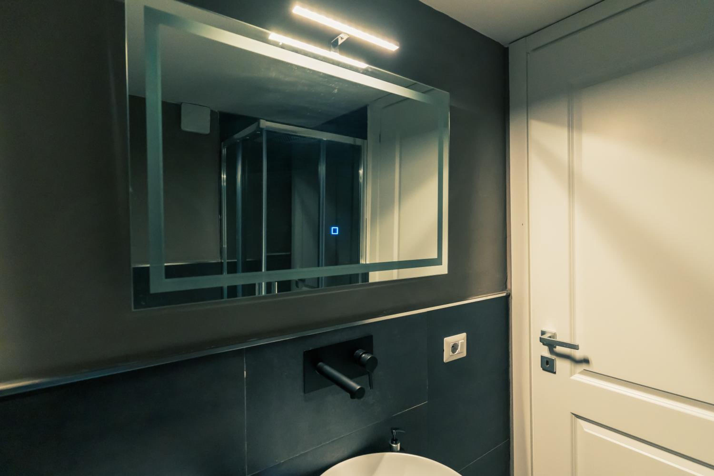 Be Your Home - Tower Beach Suite - City view 5