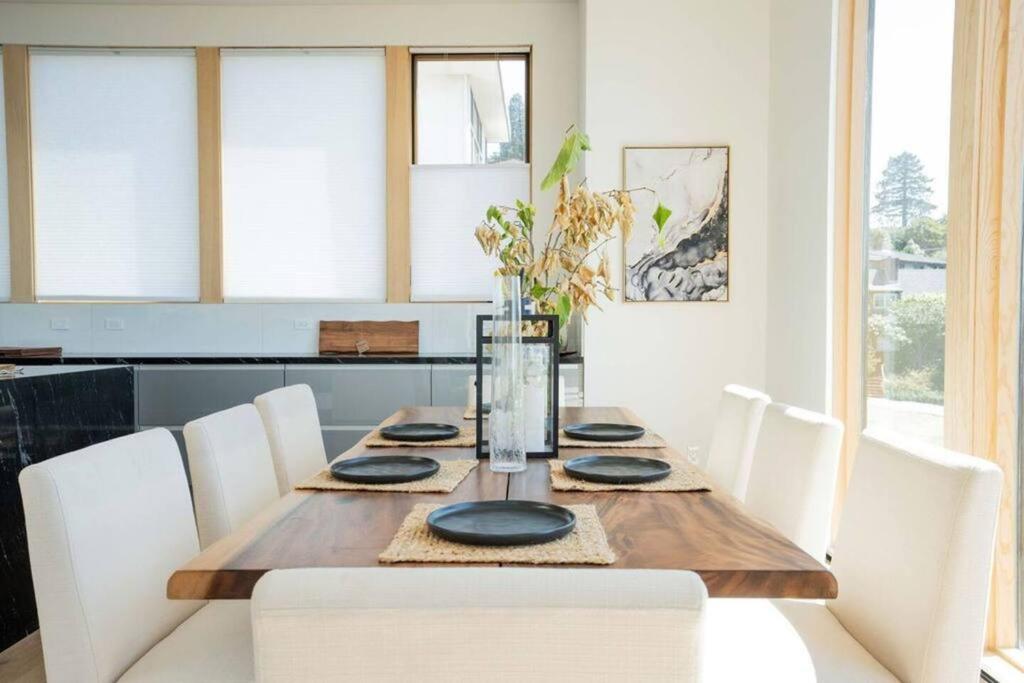 Berkeley Hills Retreat 6 BR/ 6 BA view 4