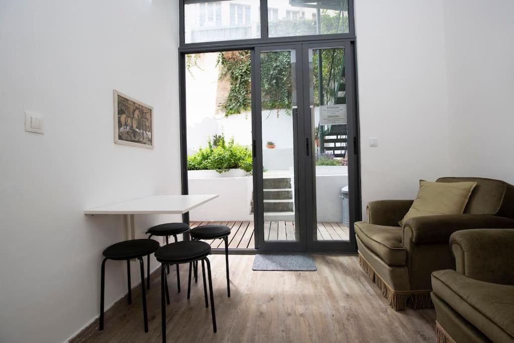 Vintage Apartment w/ Terrace view 2