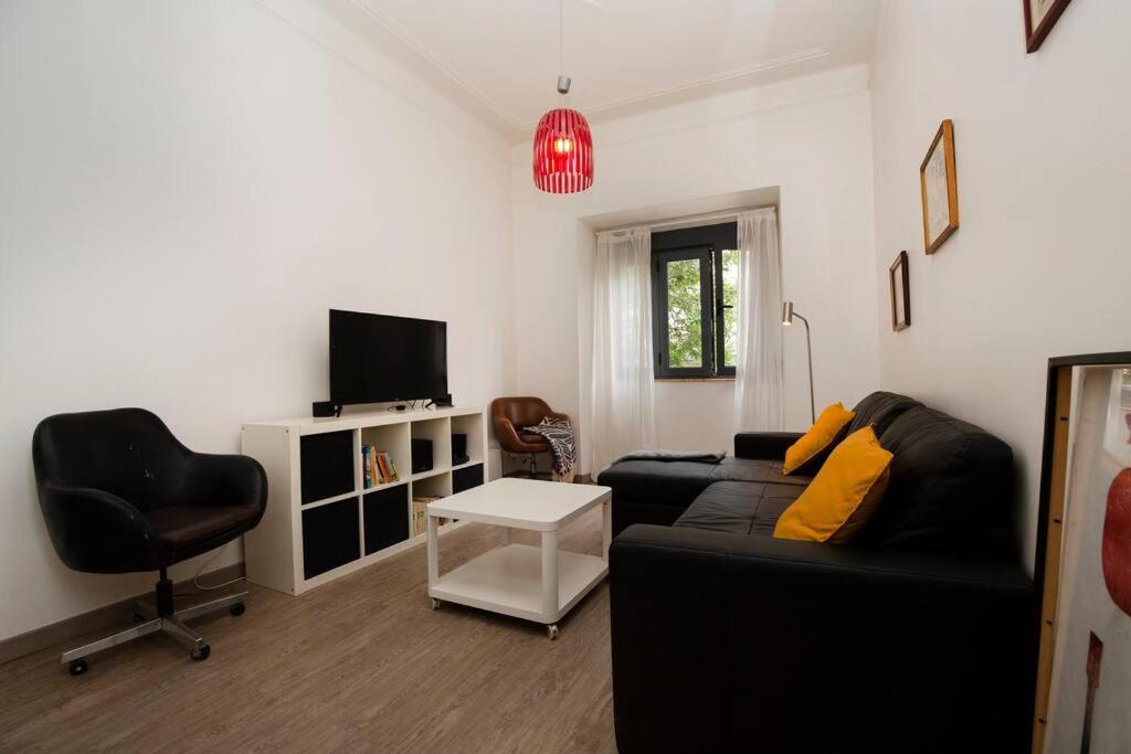 Vintage Apartment w/ Terrace view 5