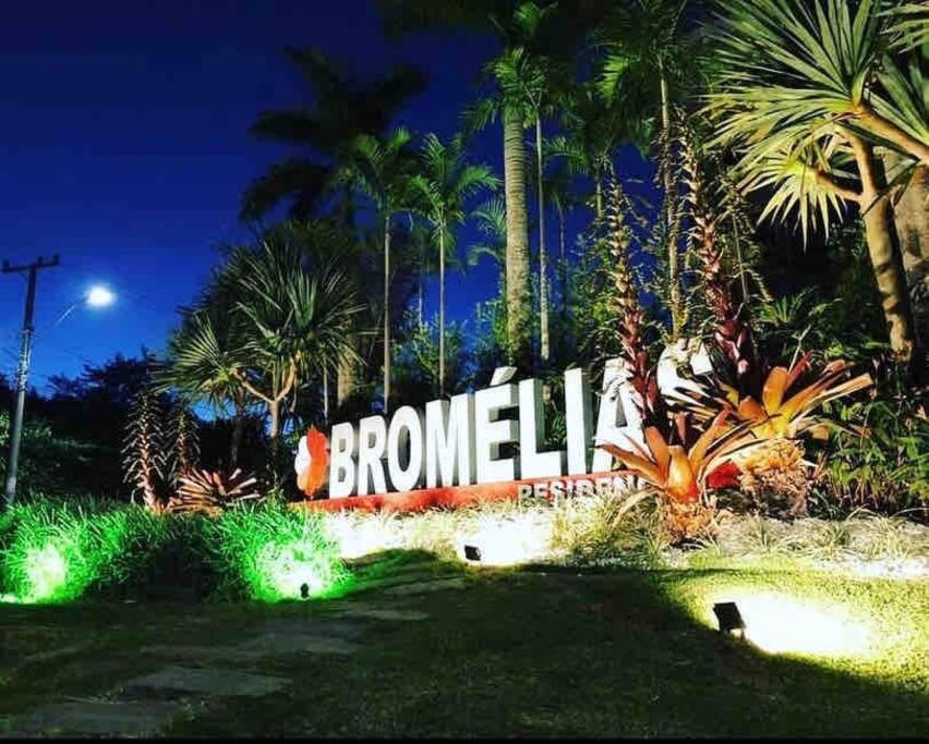 Palhoça- apto com Jardim para churrasco -Bromélias