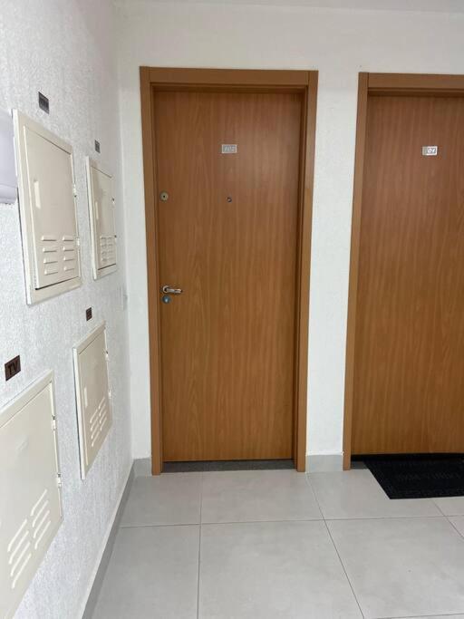 Palhoça- apto com Jardim para churrasco -Bromélias
