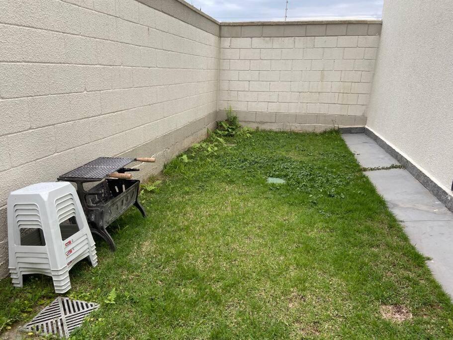Palhoça- apto com Jardim para churrasco -Bromélias