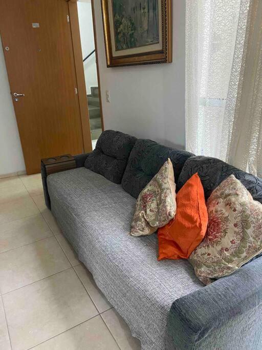 Palhoça- apto com Jardim para churrasco -Bromélias