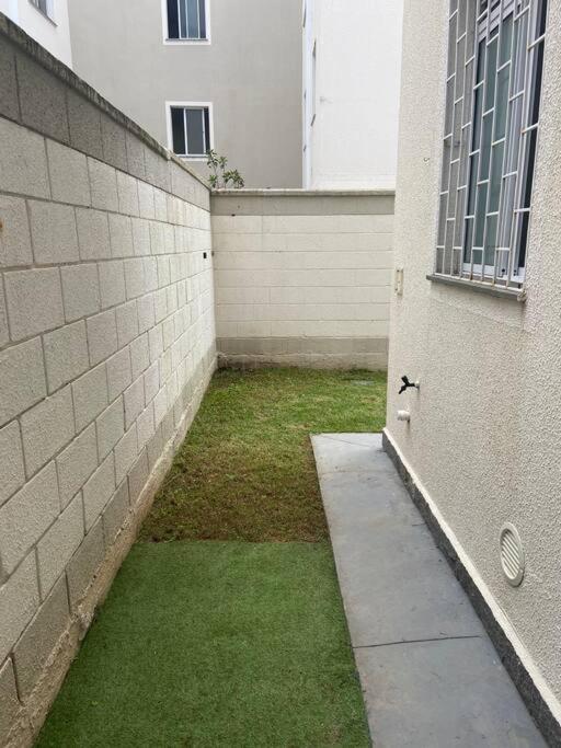 Palhoça- apto com Jardim para churrasco -Bromélias