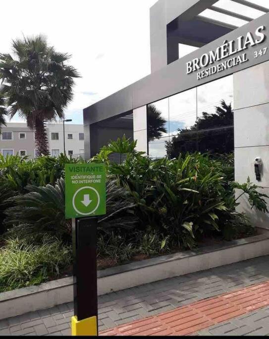 Palhoça- apto com Jardim para churrasco -Bromélias