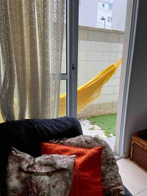 Palhoça- apto com Jardim para churrasco -Bromélias