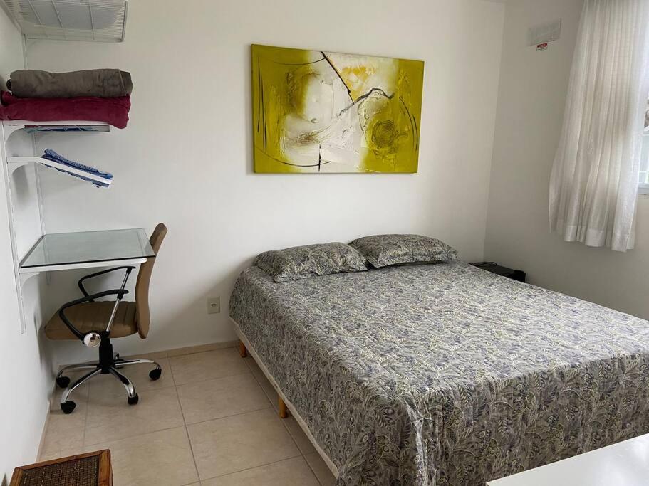 Palhoça- apto com Jardim para churrasco -Bromélias