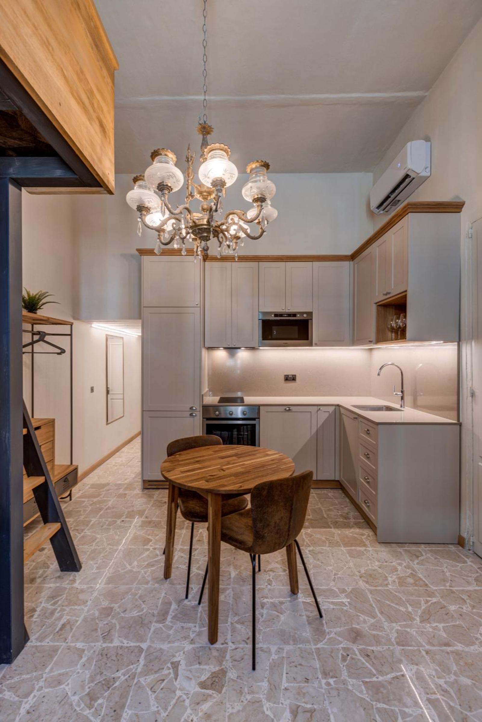 DESIGNER'S 2BR APARTMENT - SLIEMA FERRIES