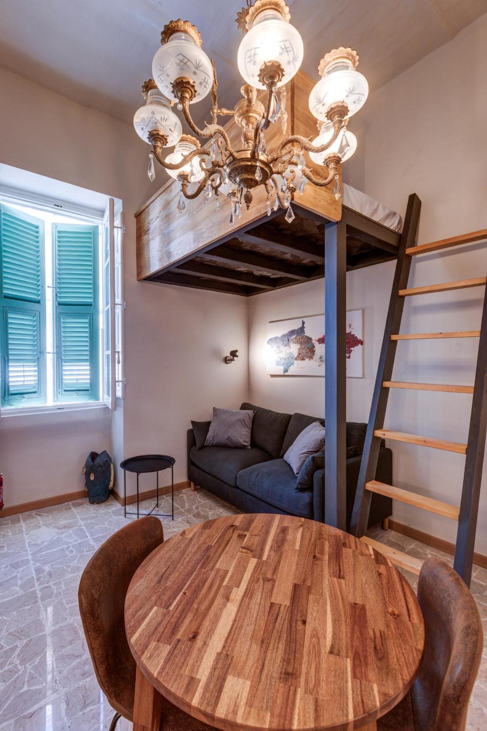 DESIGNER'S 2BR APARTMENT - SLIEMA FERRIES