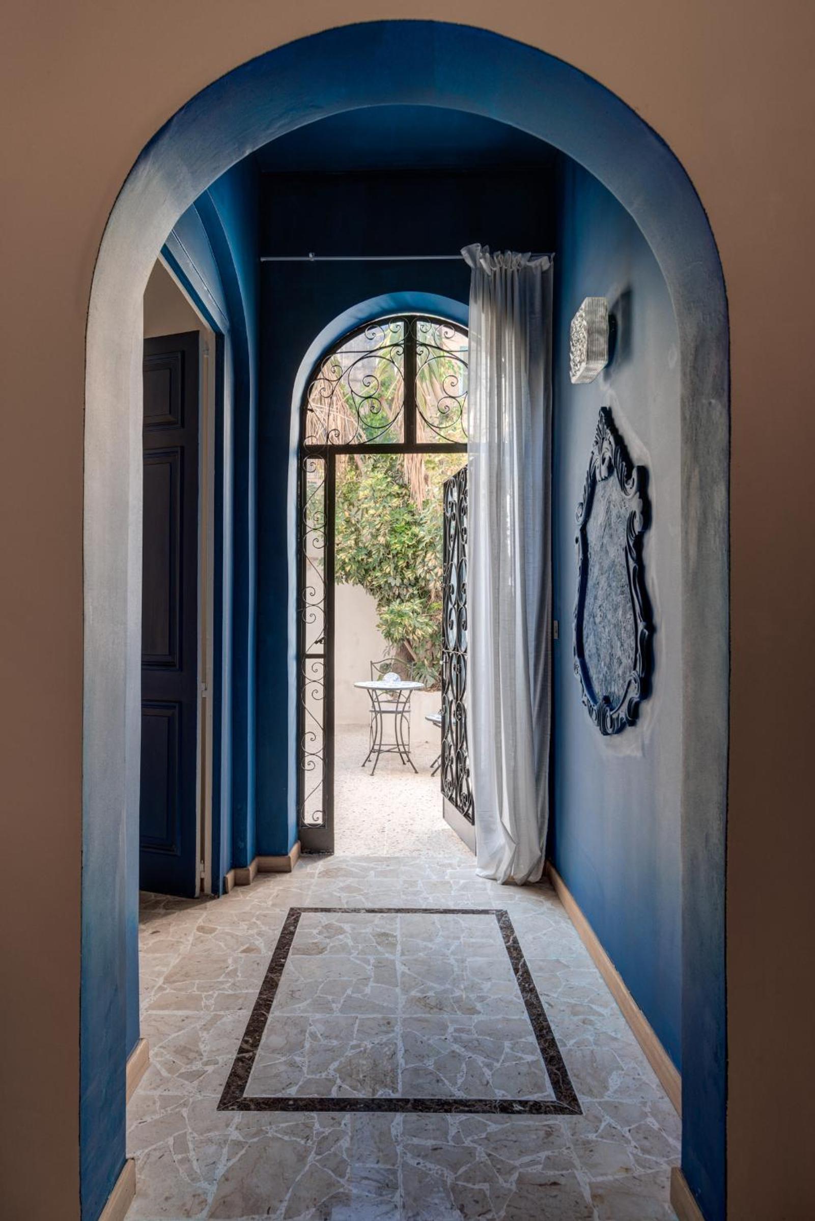 DESIGNER'S 2BR APARTMENT - SLIEMA FERRIES